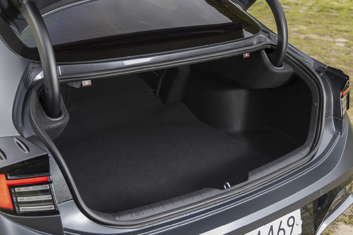 트렁크를 연 모습