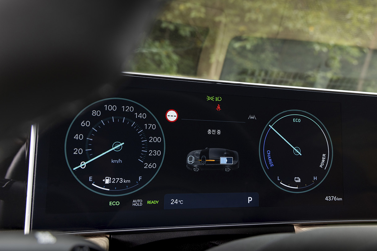쏘나타 디 엣지 하이브리드의 클러스터 화면
