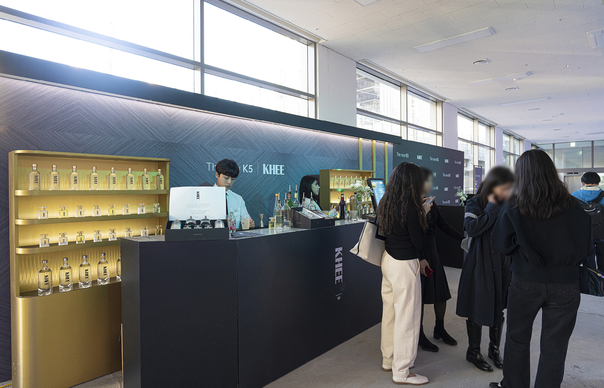 더 뉴 K5 팝업 전시 2층 브랜드 콜라보 키 소주 라운지