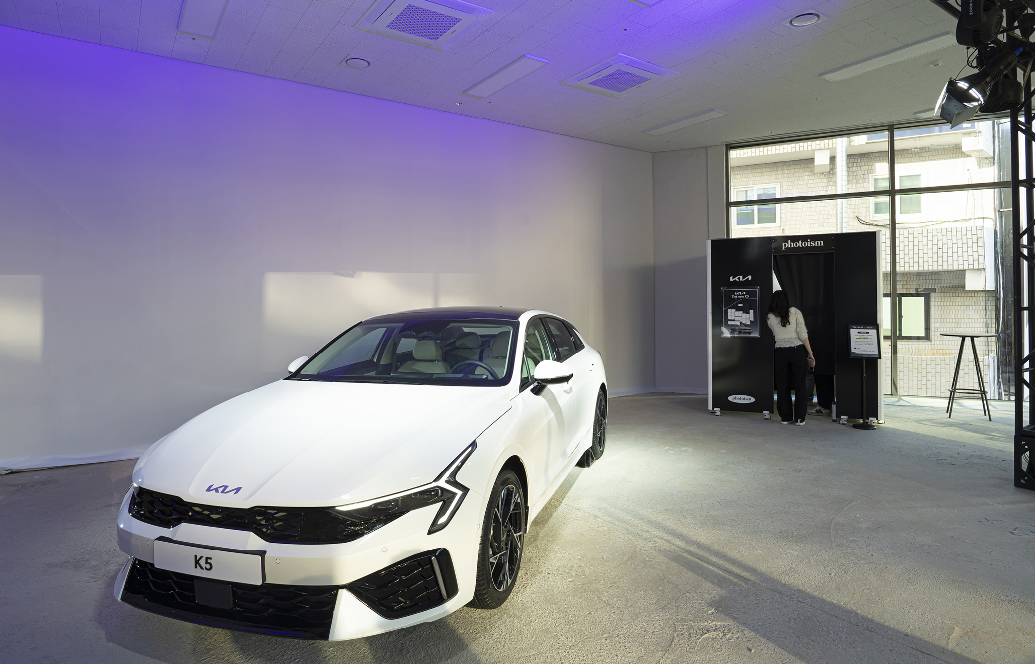 더 뉴 K5 팝업 전시 2층 공간 포토이즘 협업 전시