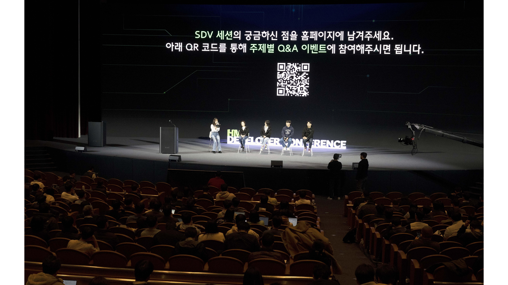 SDV 주제 발표자들이 대담을 하는 모습-1