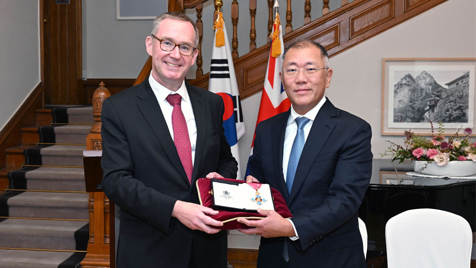 Hyundai Motor Group Executive Chair Euisun Chung awarded Commander of the Order of the British Empire-main