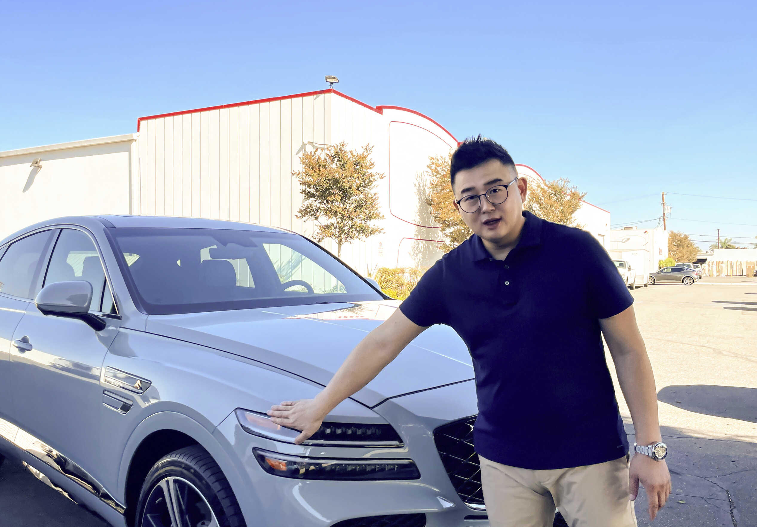 Senior researcher Yujun Kim-Jin explaining the two-line design of Genesis' GV80 Coupe