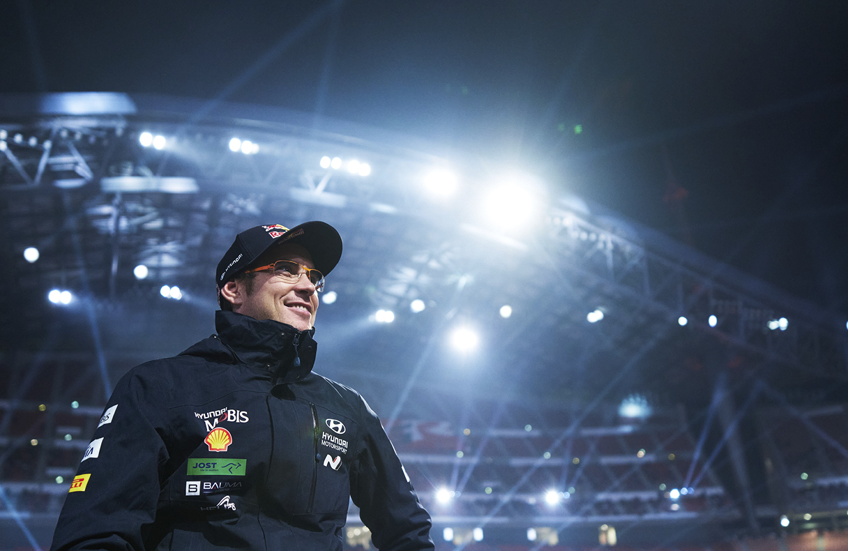 현대 월드랠리팀 드라이버 티에리 누빌의 모습