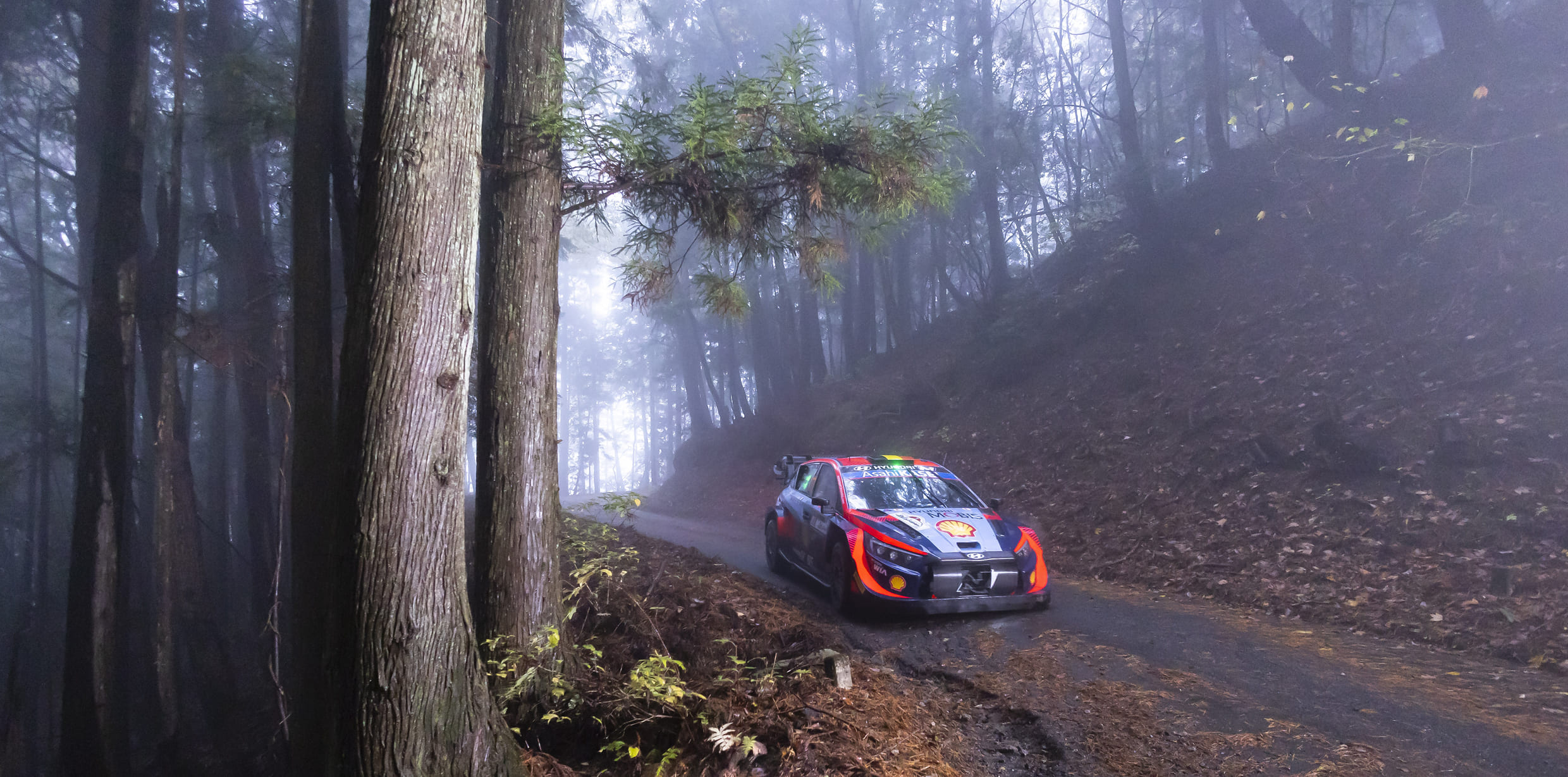 현대 월드랠리팀 i20 N 랠리1 하이브리드의 주행 모습