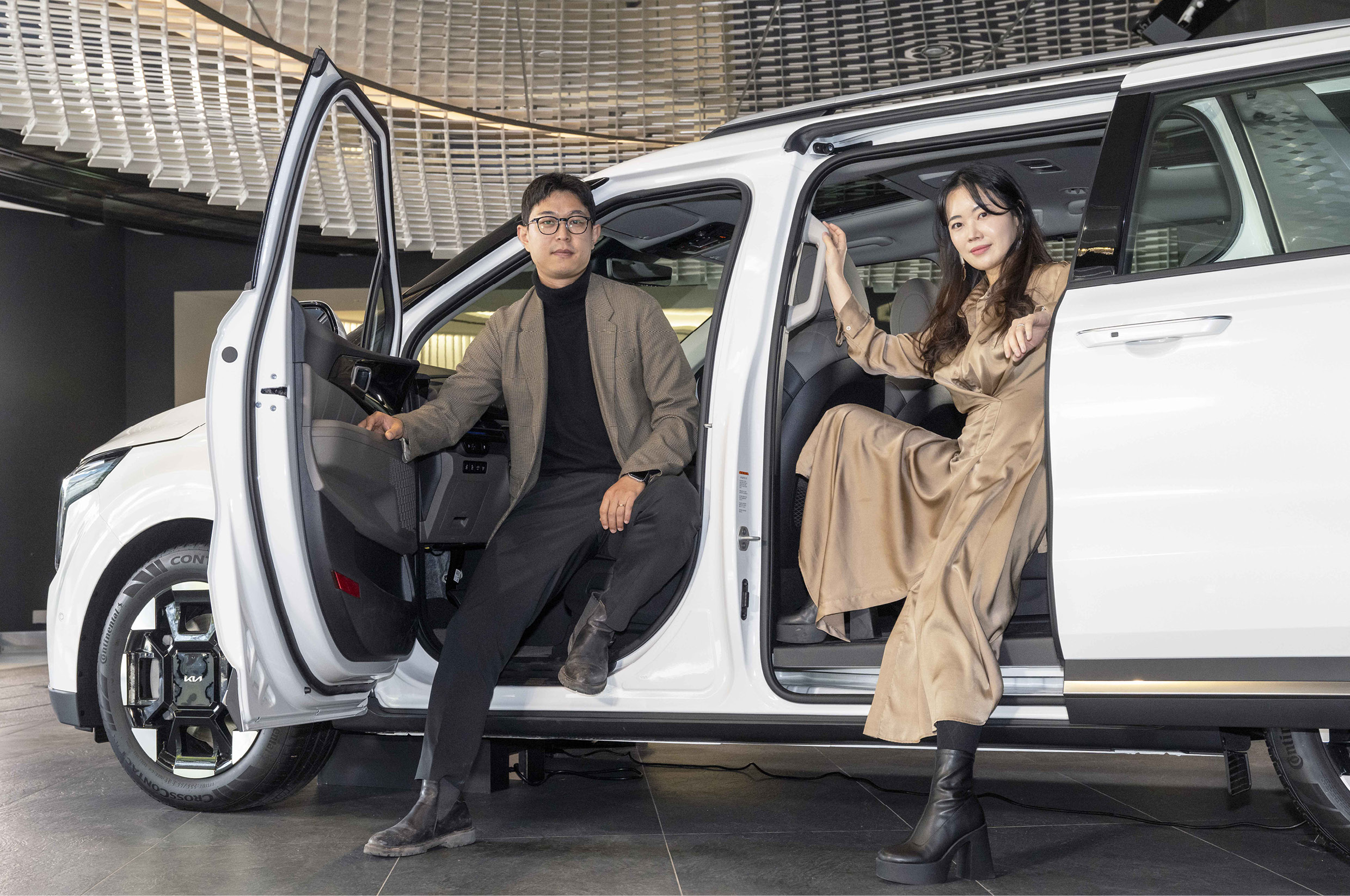 더 뉴 카니발 내장 디자인을 담당한 디자이너들