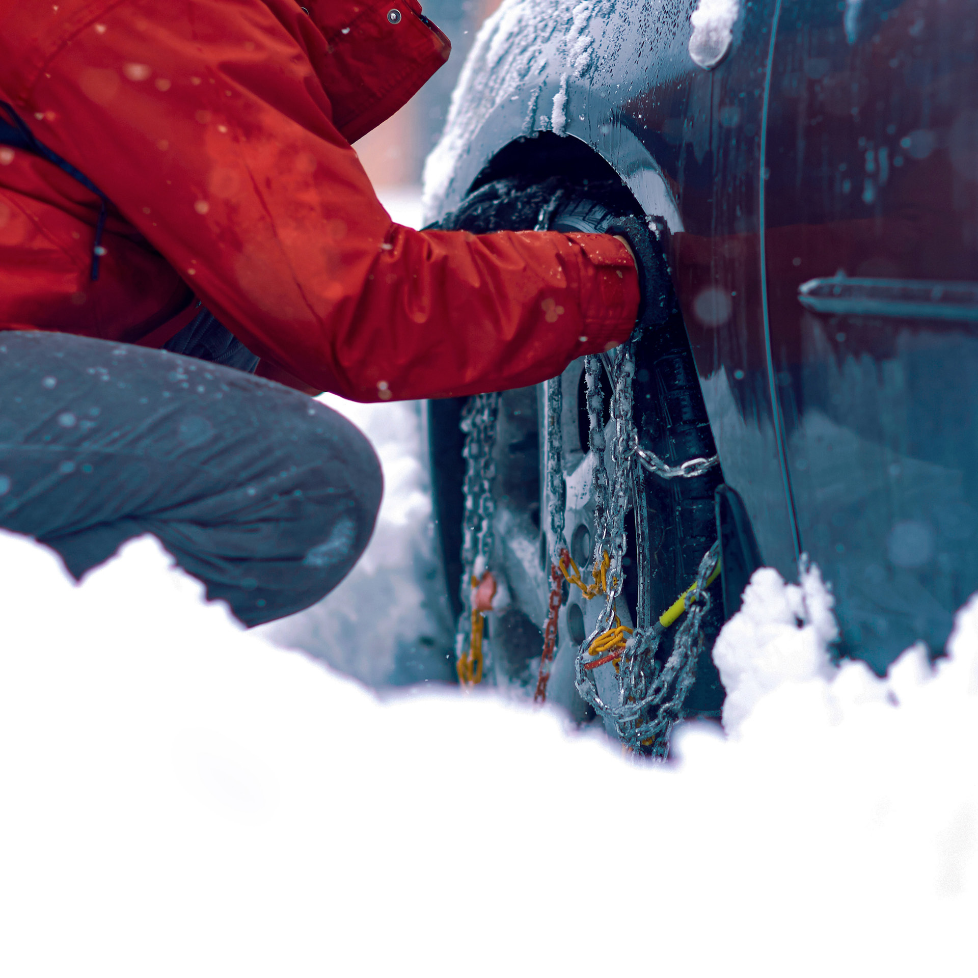 체인을 끼고 있는 모습