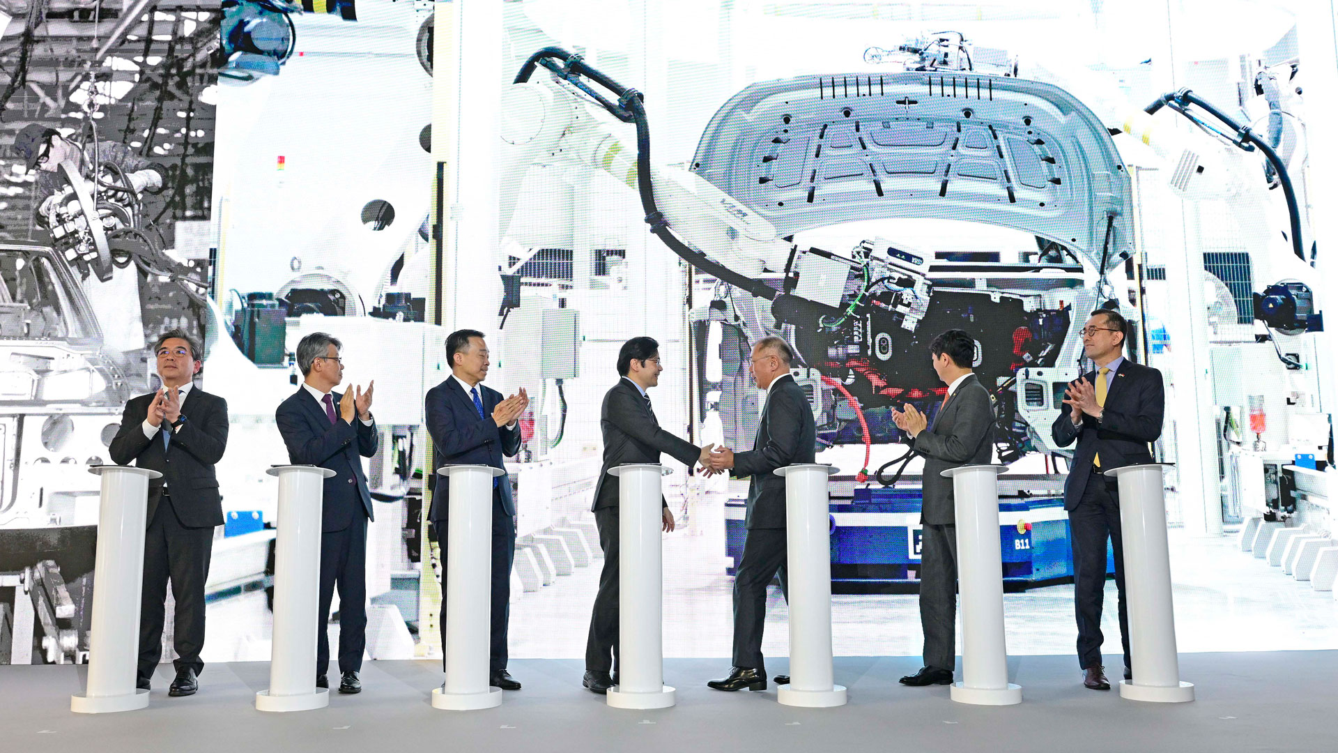 현대자동차그룹은 21일(화) 싱가포르 서부 주롱 혁신지구에 위치한 ‘현대차그룹 싱가포르 글로벌 혁신센터’에서 준공식을 개최했다.