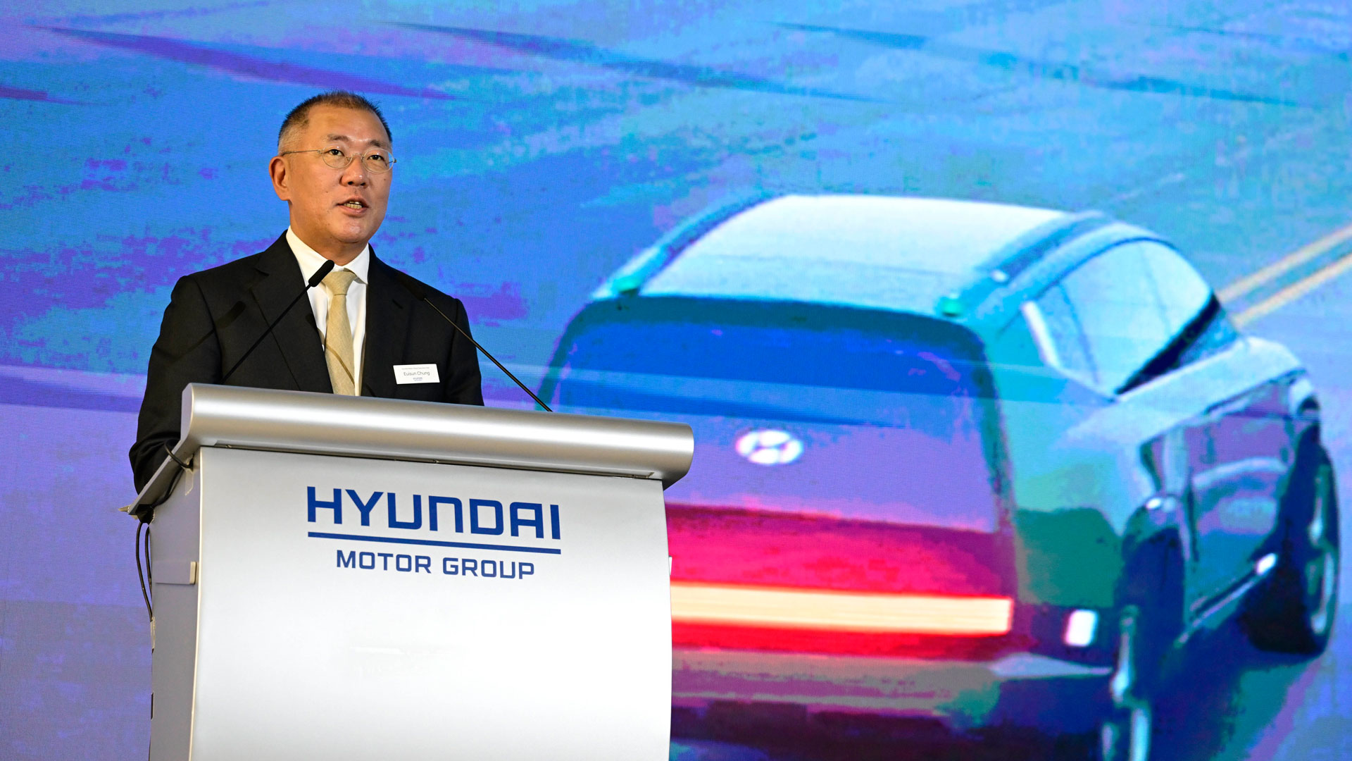 정의선 현대차그룹 회장이 환영사를 하고 있는 모습-2