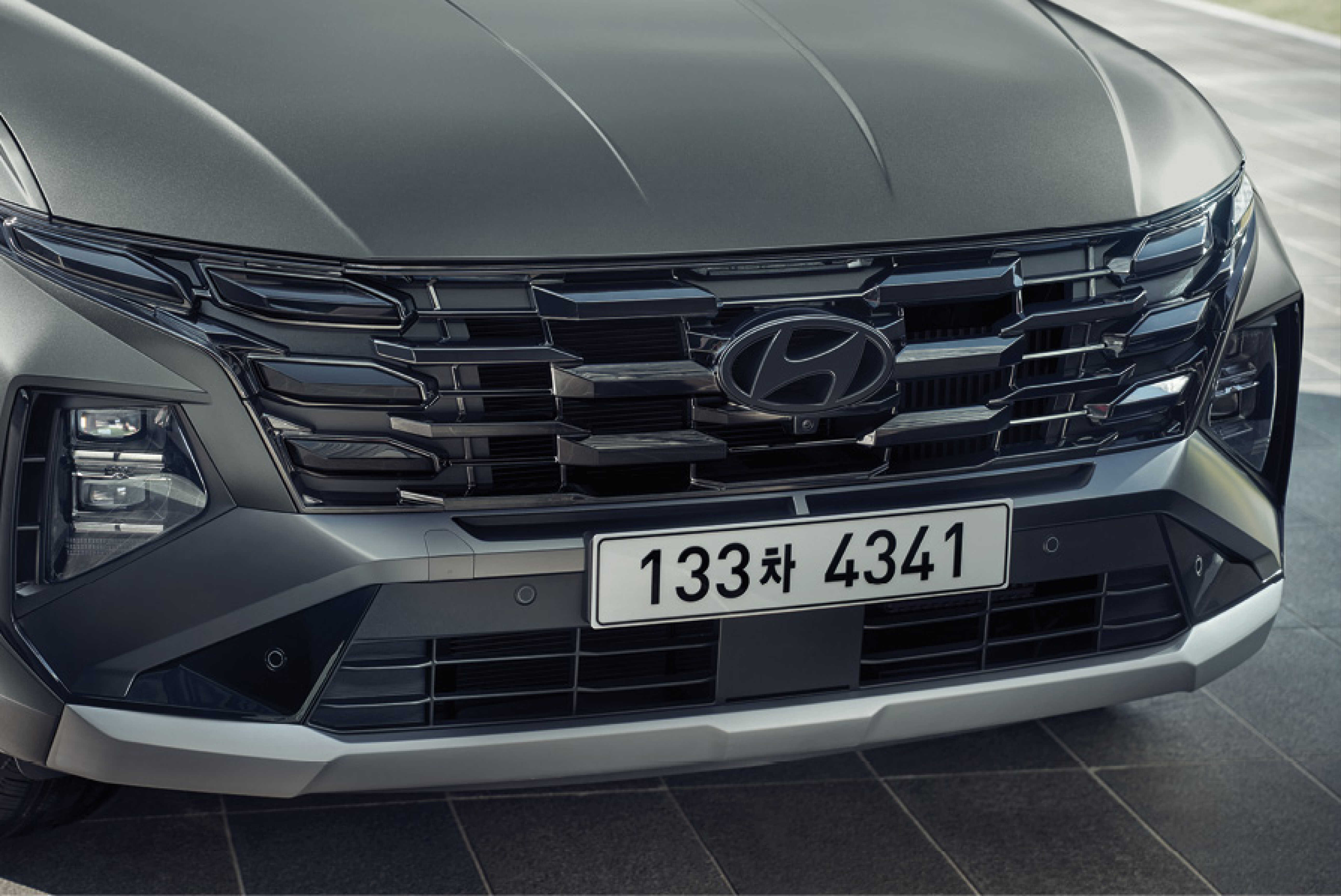 The new Tucson’s changed bumper and radiator grille