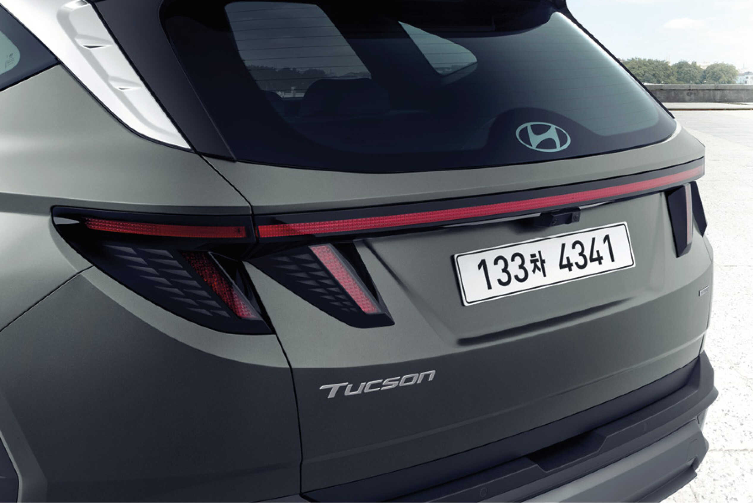Front-side view of the New Tucson N Line and N Line-specific wheels, diffuser, and badge