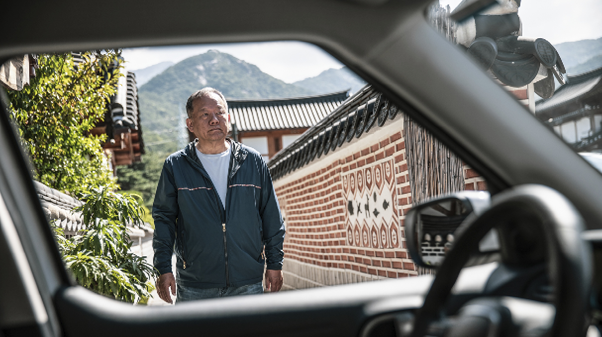 캐스퍼 운전석 도어를 통해 보이는 박규철 칼럼니스트