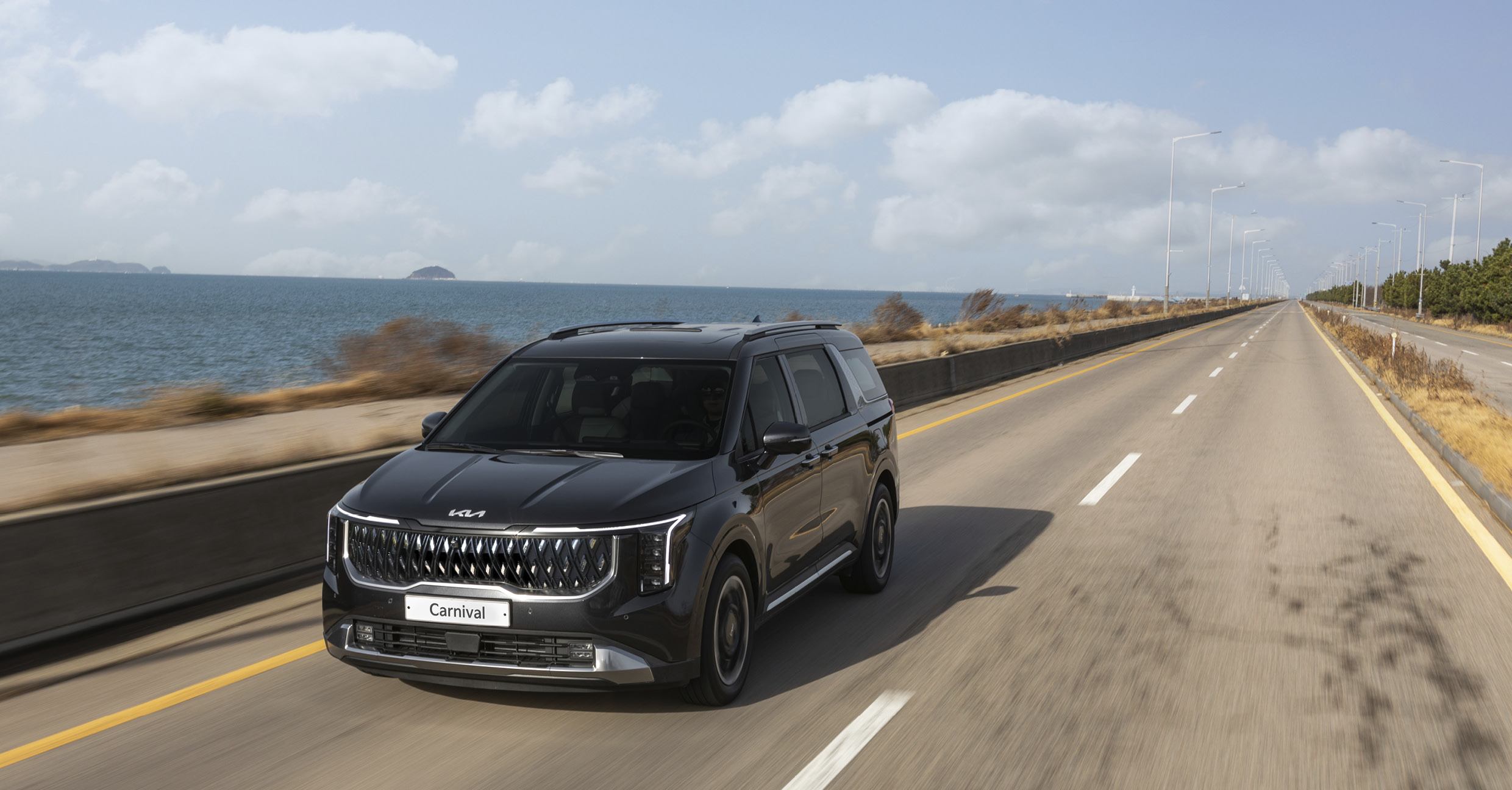 Kia the new carnival hybrid in motion