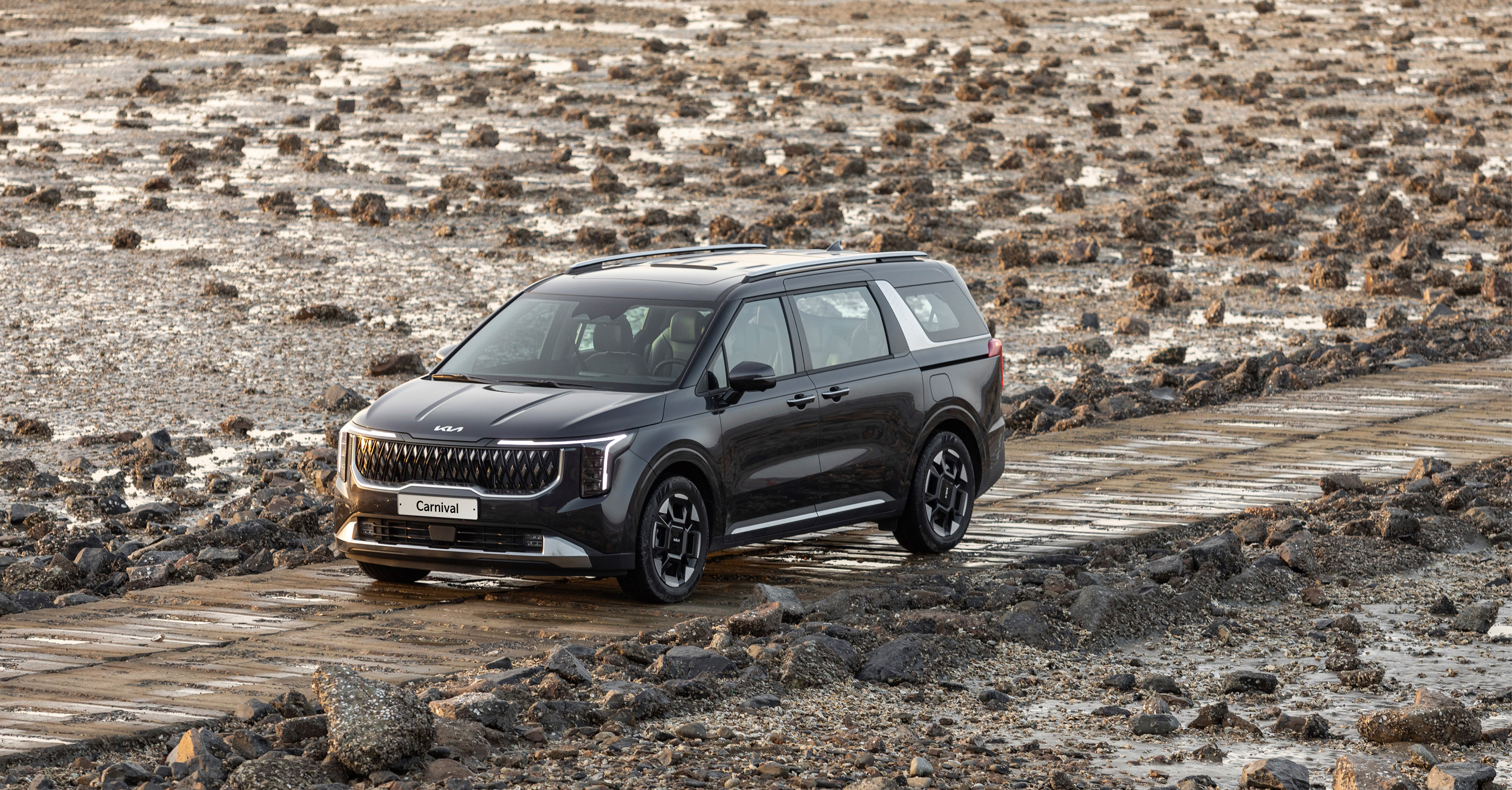 기아 더 뉴 카니발 하이브리드의 모습