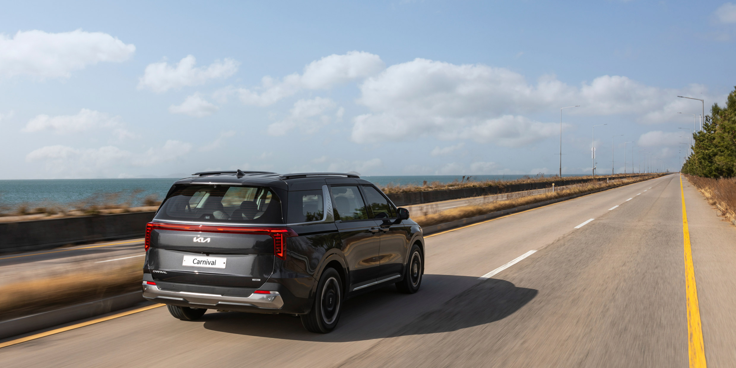 Kia the new carnival hybrid in motion