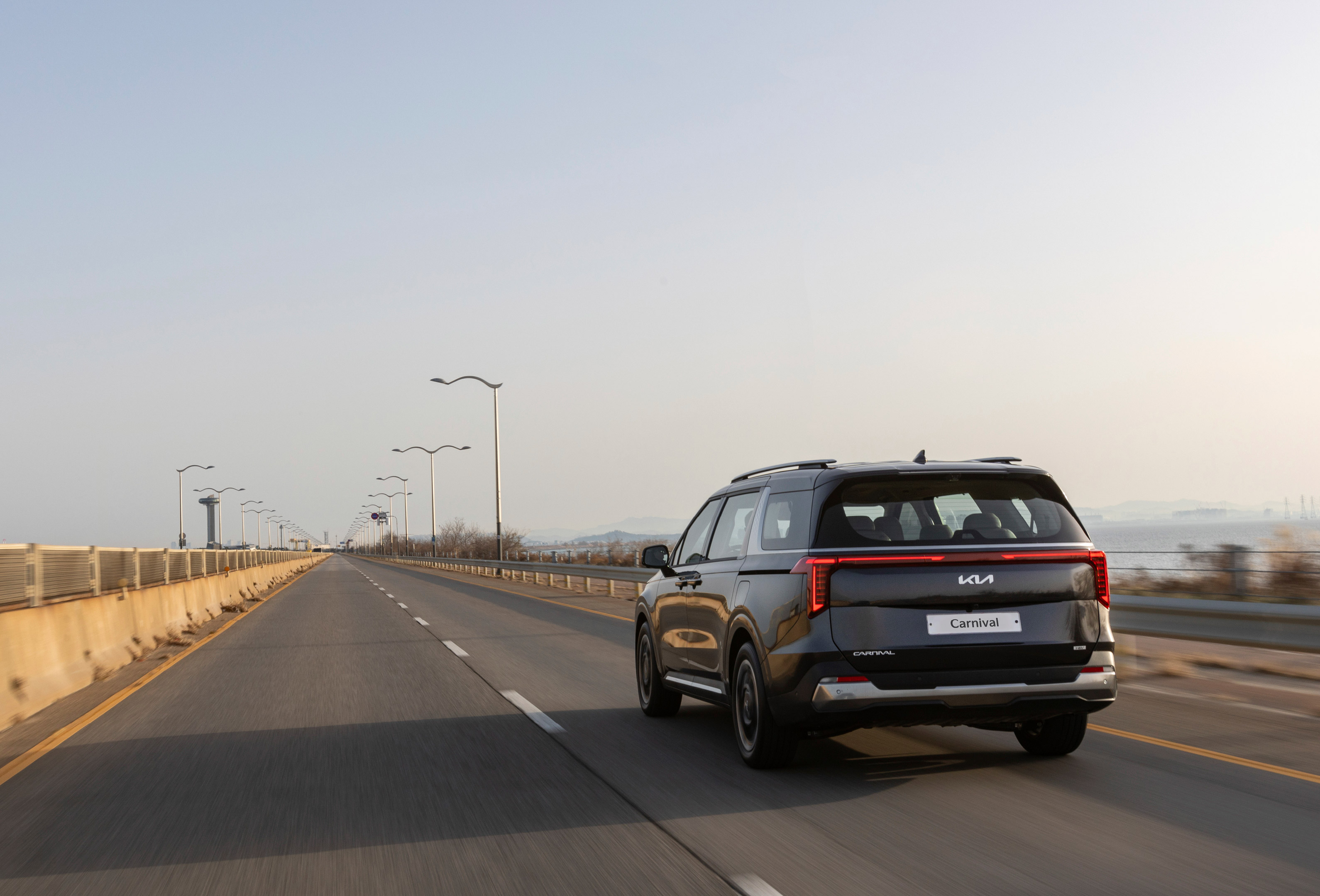 Kia the new carnival hybrid in motion