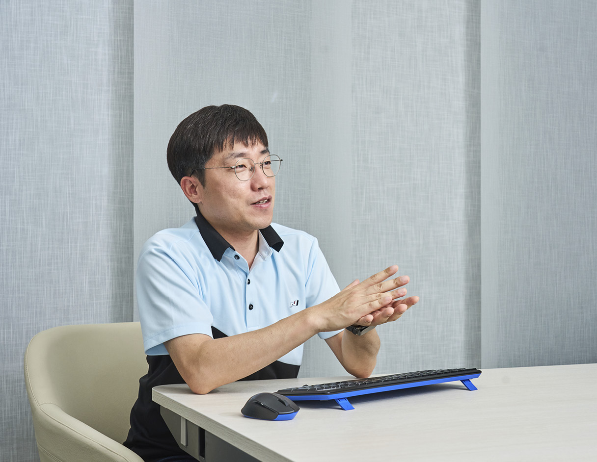 김효원 책임연구원이 이야기하고 있는 모습