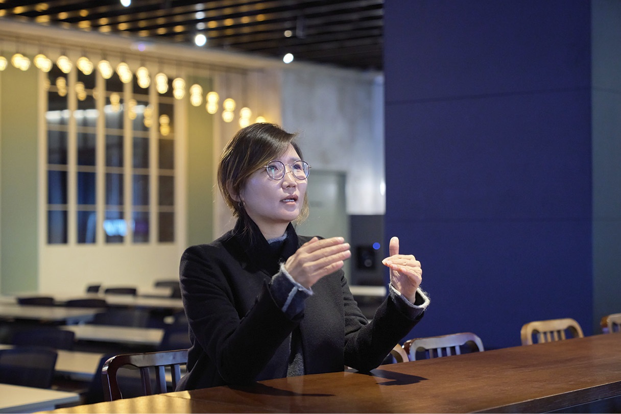 셔클의 방향성에 대해 설명하는 김수영 상무