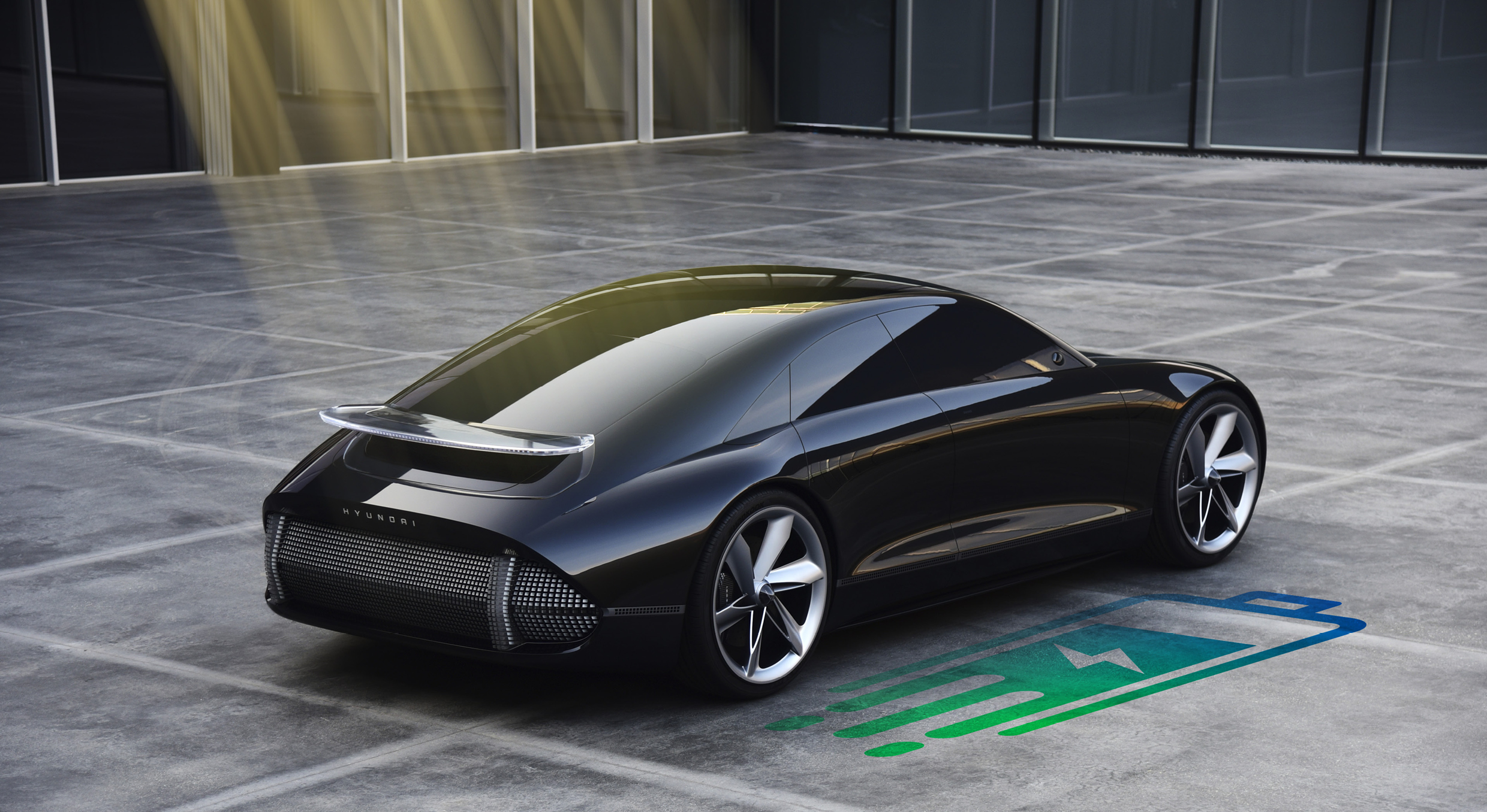 차세대 태양전지 기술로 전기를 충전하는 자동차