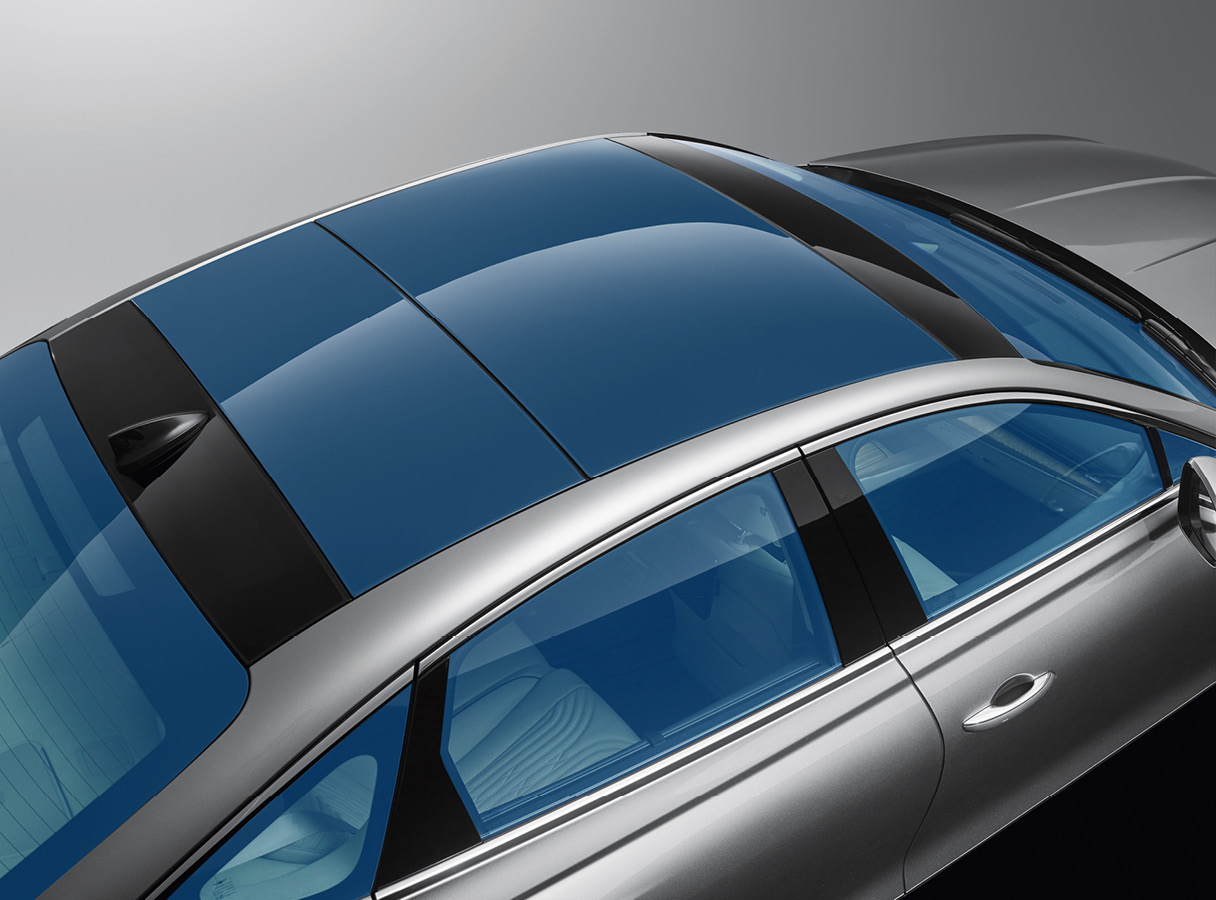 투명 복사 냉각 필름이 적용된 자동차 선루프와 창문