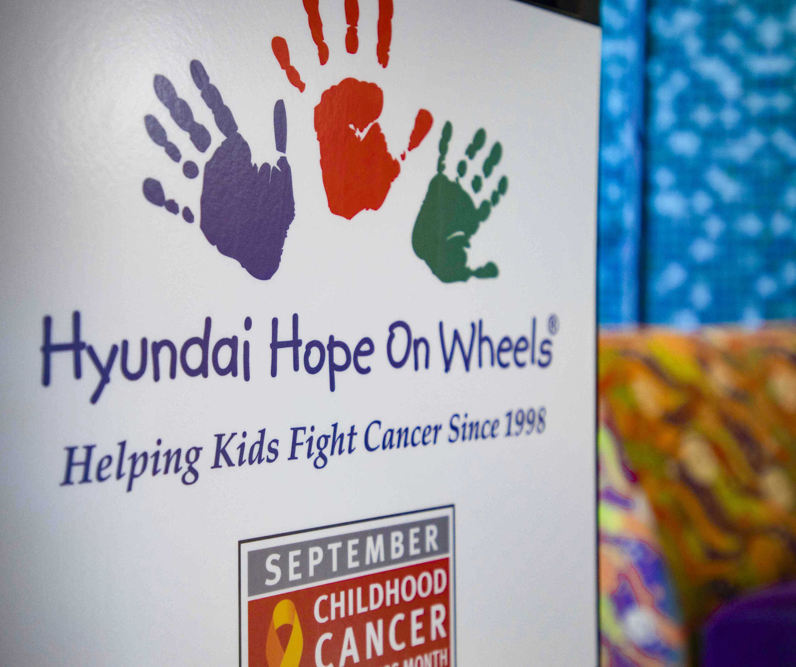 현대차 미국 법인이 소아암 환자를 돕기 위해 25년째 진행 중인 호프 온 휠스를 설명하는 그림