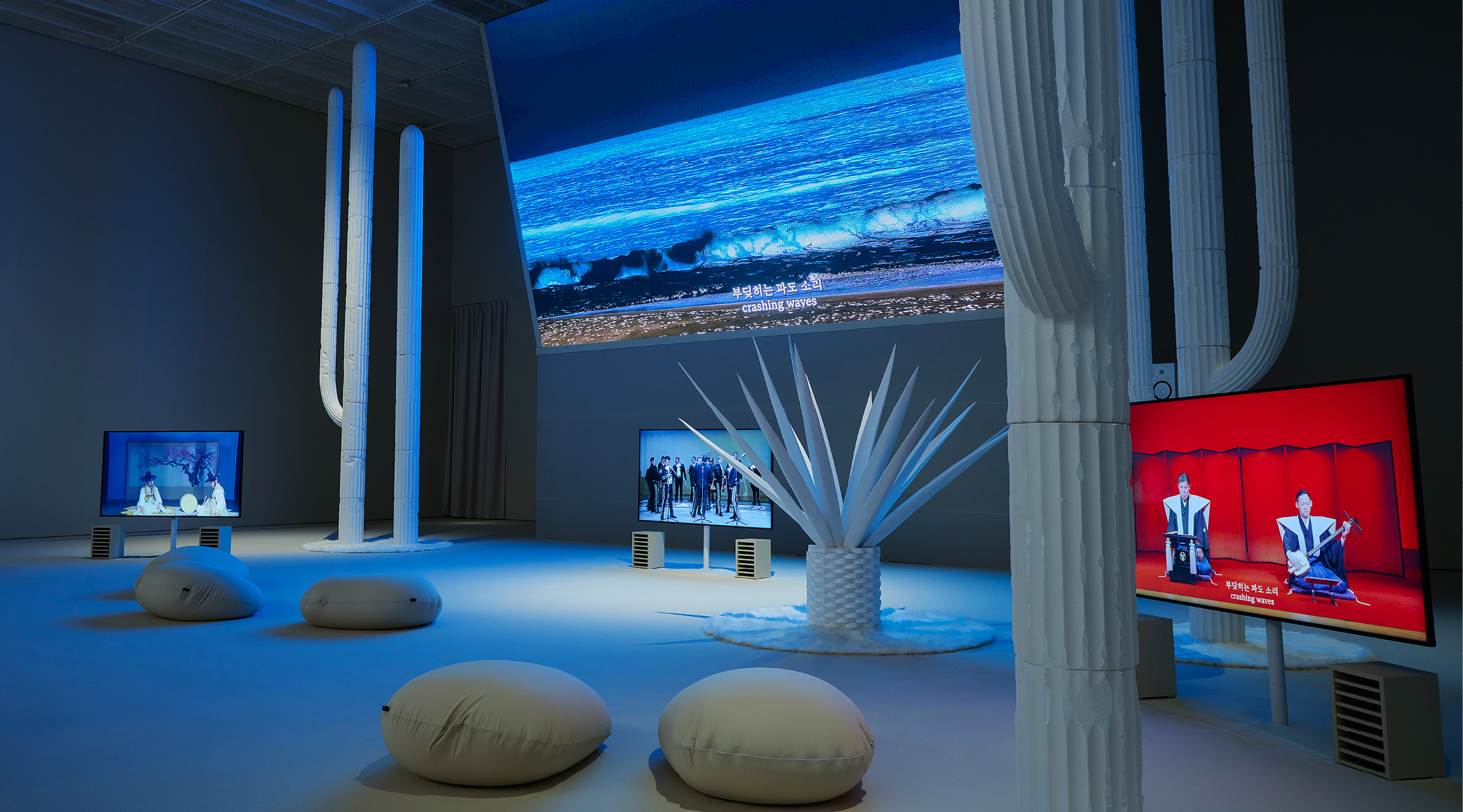 정연두 <백년 여행기> 전시장