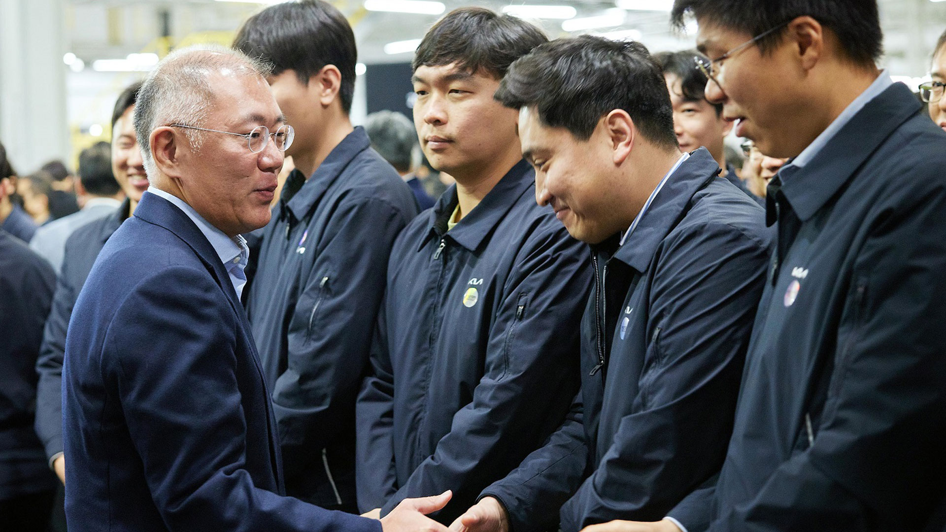 Hyundai Motor Group Executive Chair Euisun Chung looks around Kia AutoLand Gwangmyeong and encourages the employees