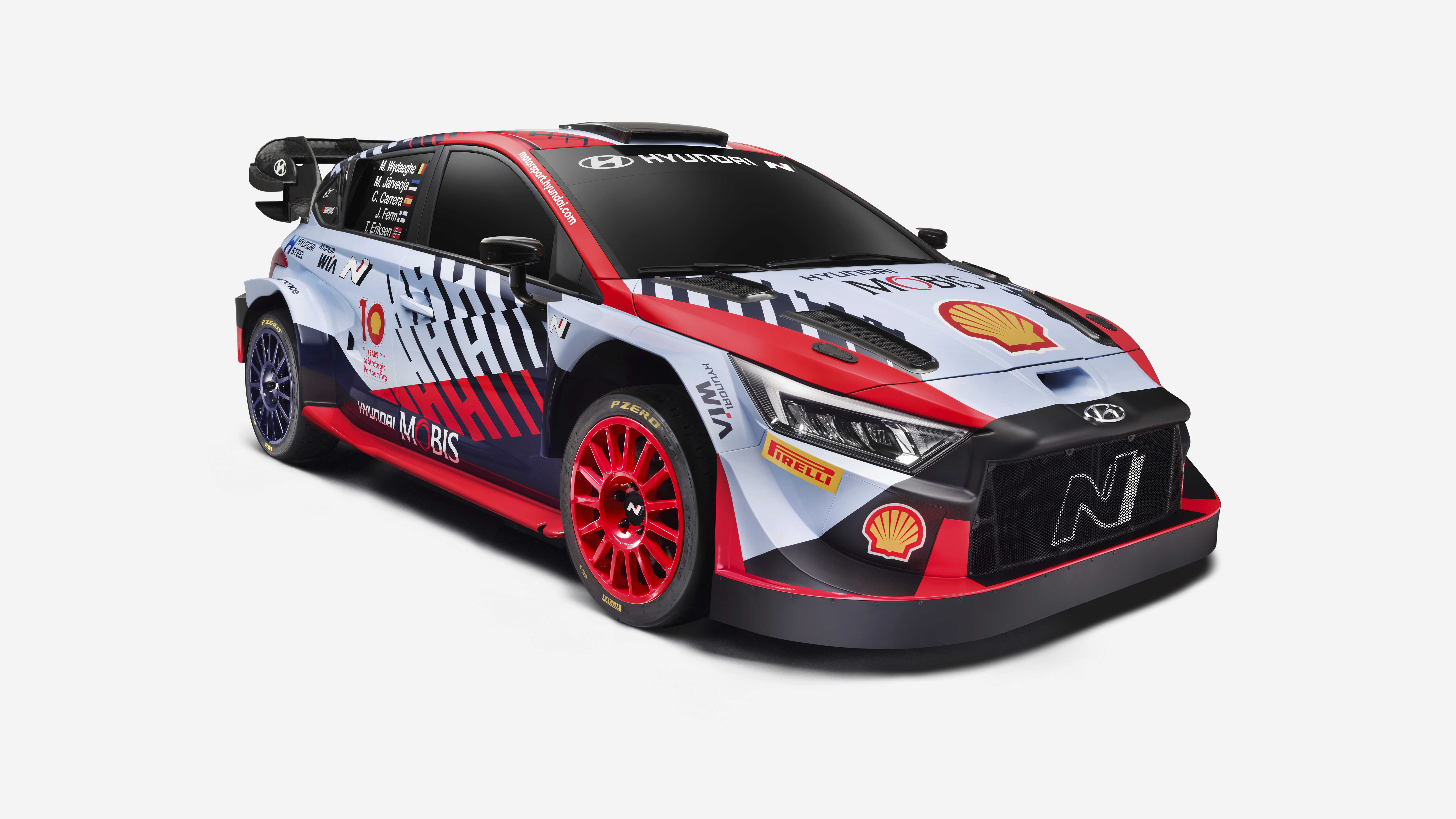2024 WRC i20 랠리카의 전측면 모습