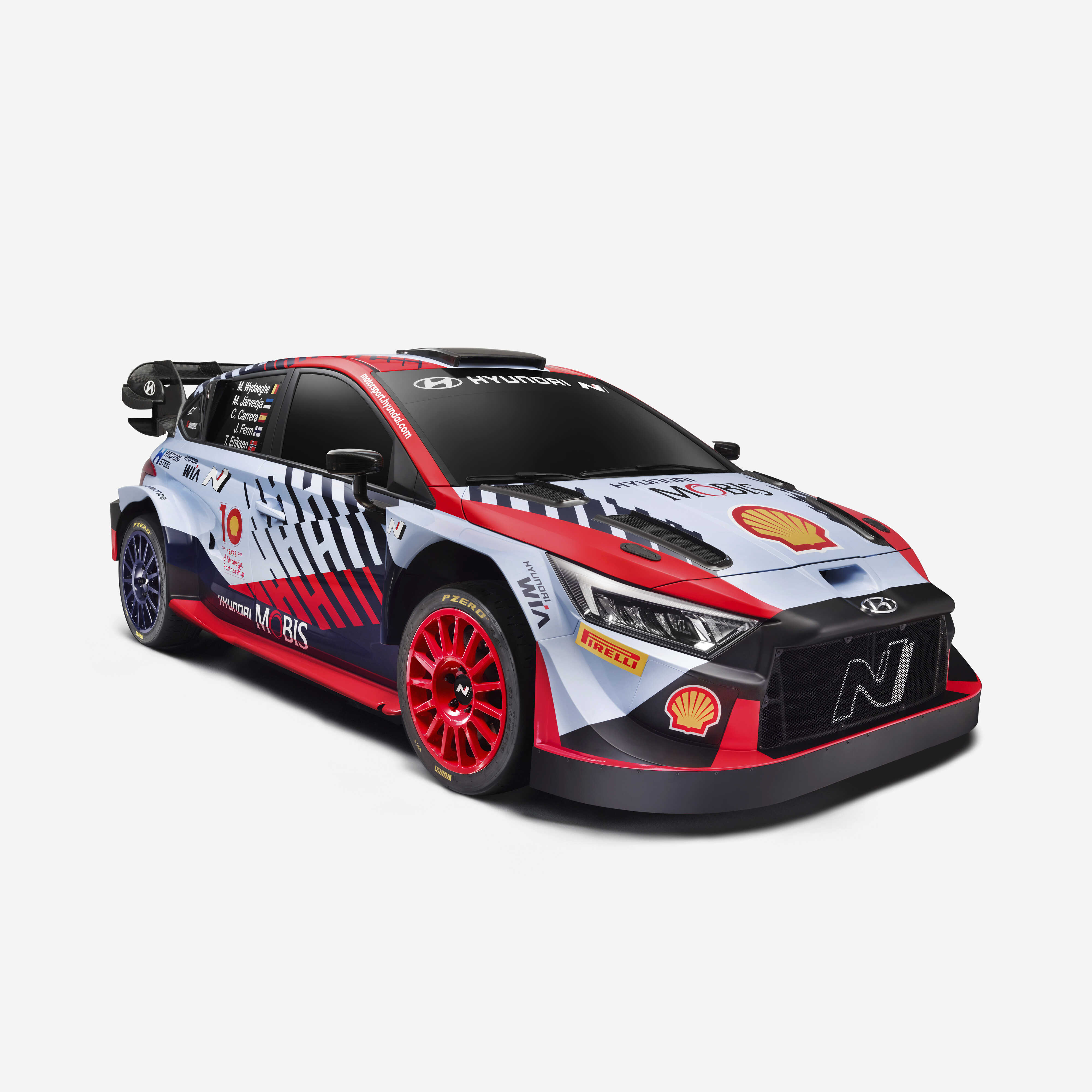 2024 WRC i20 랠리카의 전측면 모습