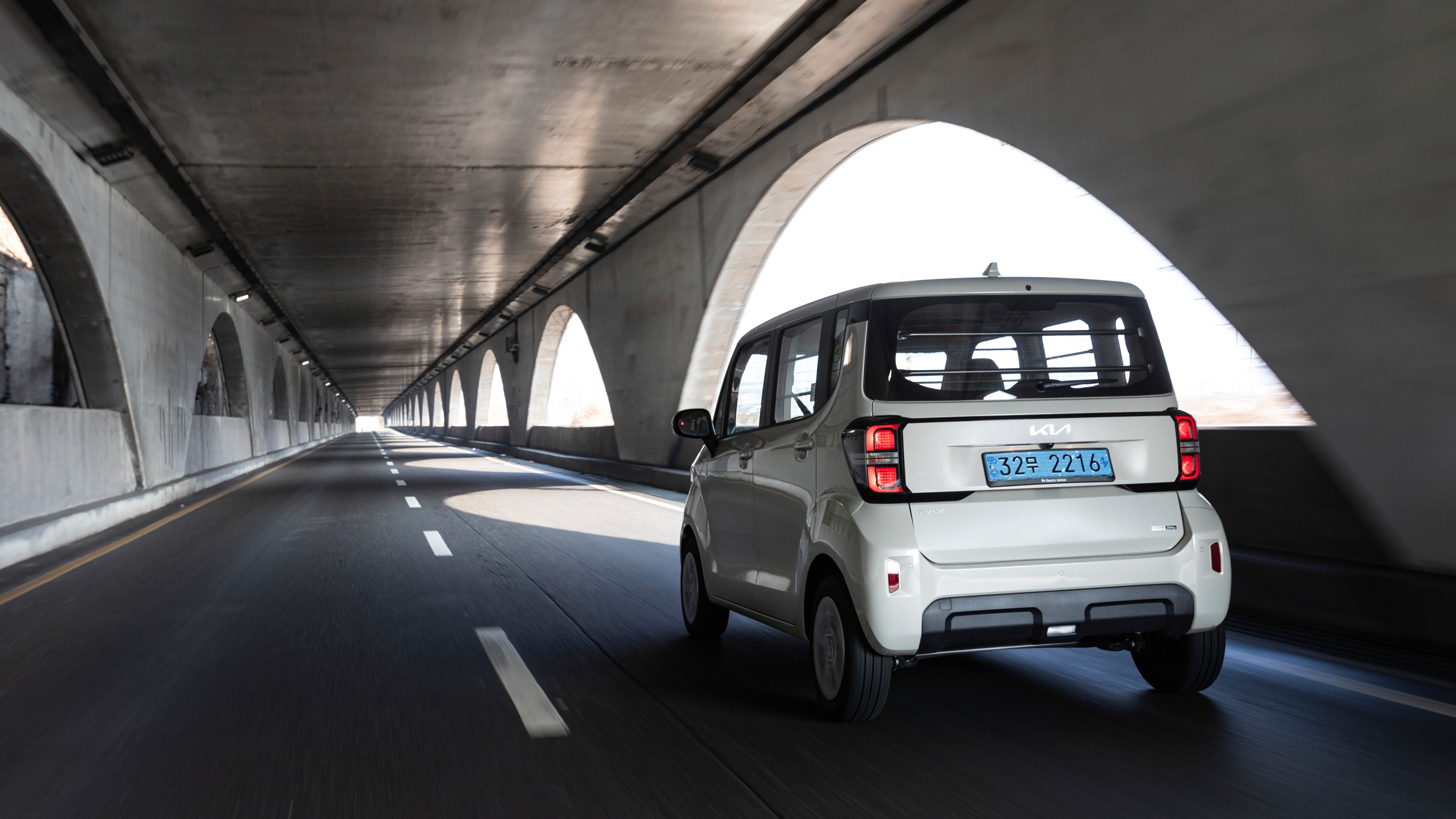 레이 EV의 주행 모습