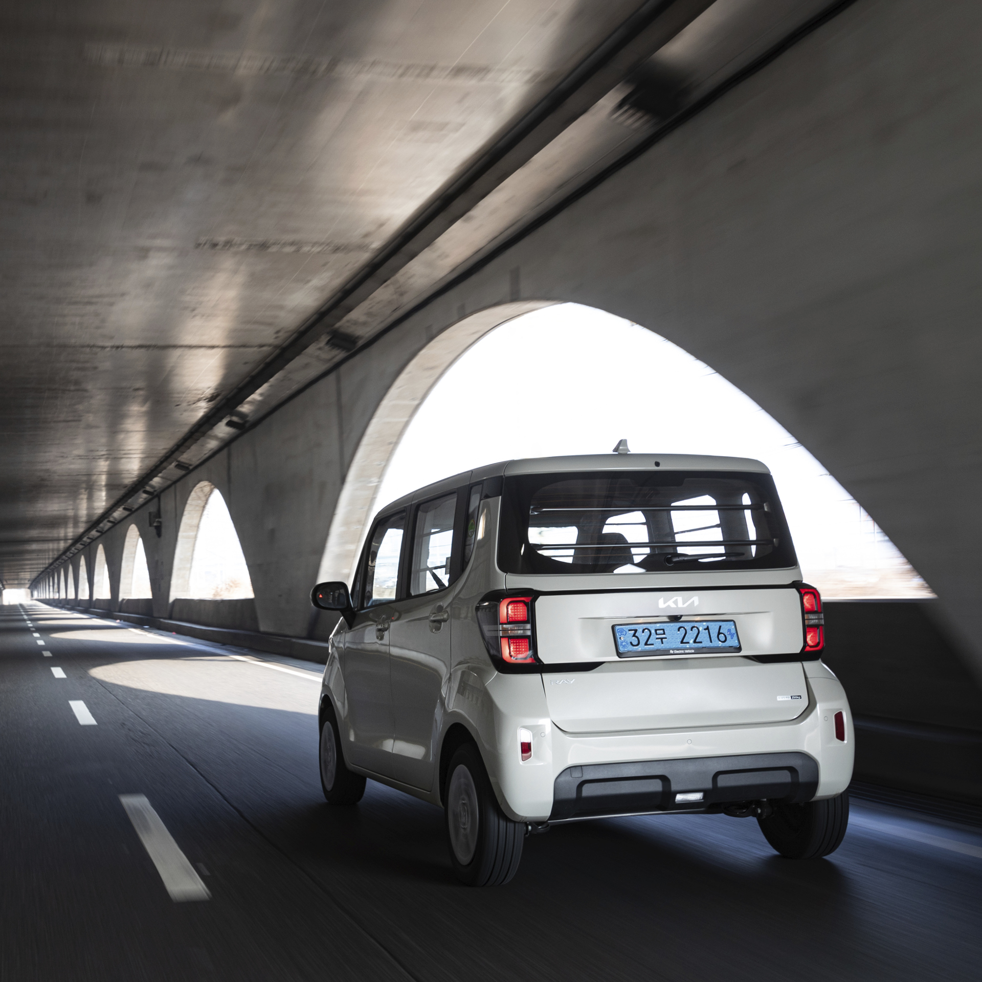 레이 EV의 주행 모습