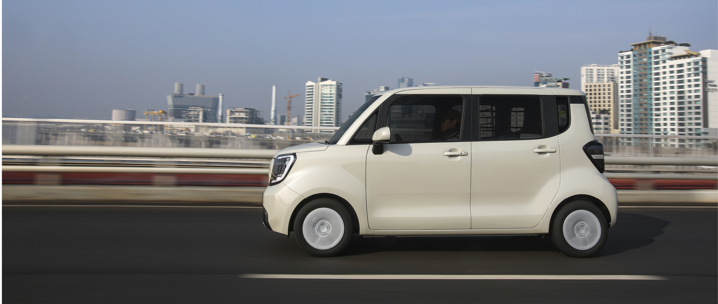 레이 EV의 주행 모습