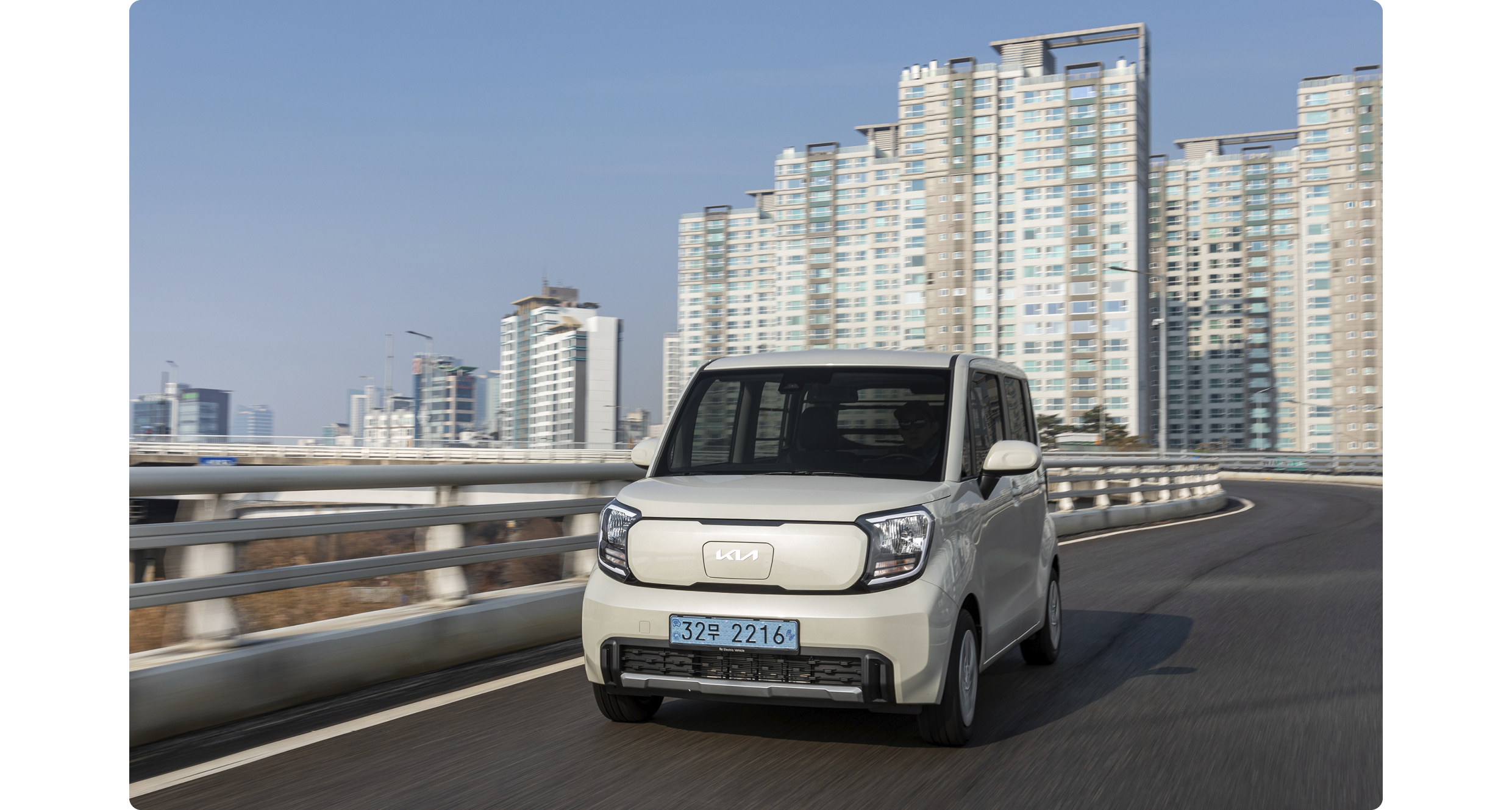 레이 EV의 주행 모습