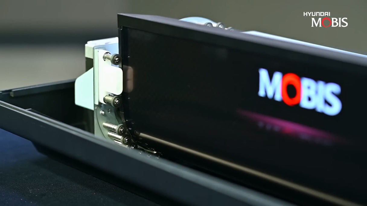 현대모비스의 롤러블 디스플레이를 작동시키는 부품의 모습