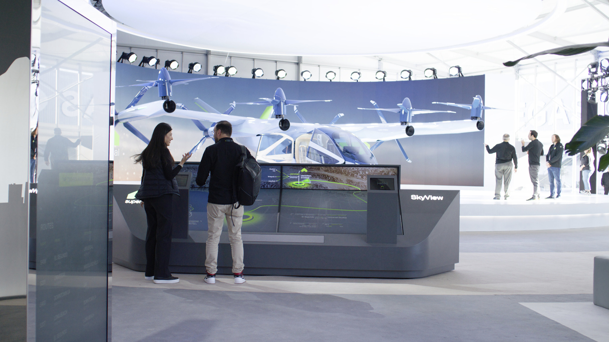 슈퍼널 부스 내부 모습