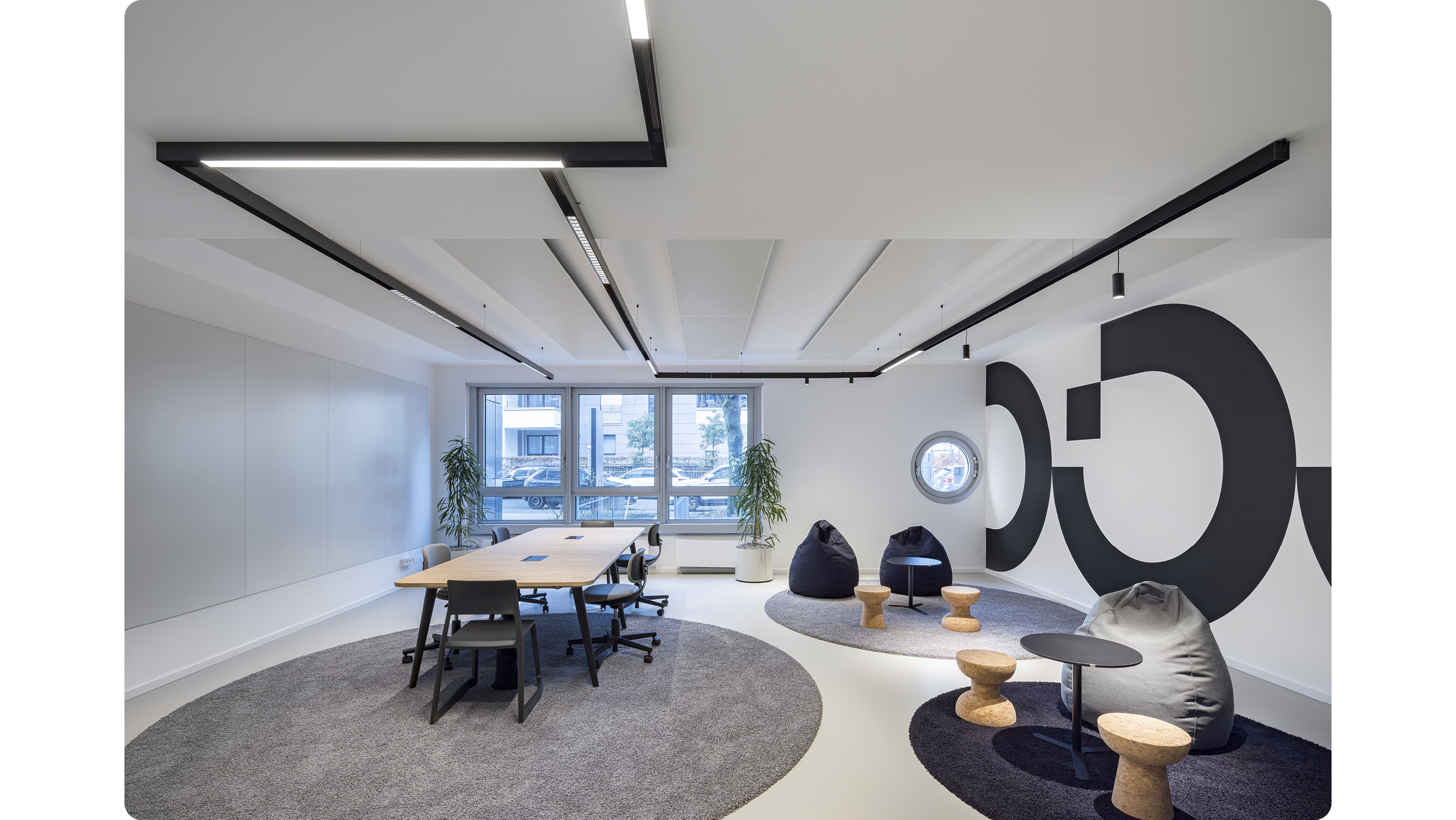 현대자동차그룹 UX 스튜디오 프랑크푸르트의 다목적 오피스 팀워크의 모습