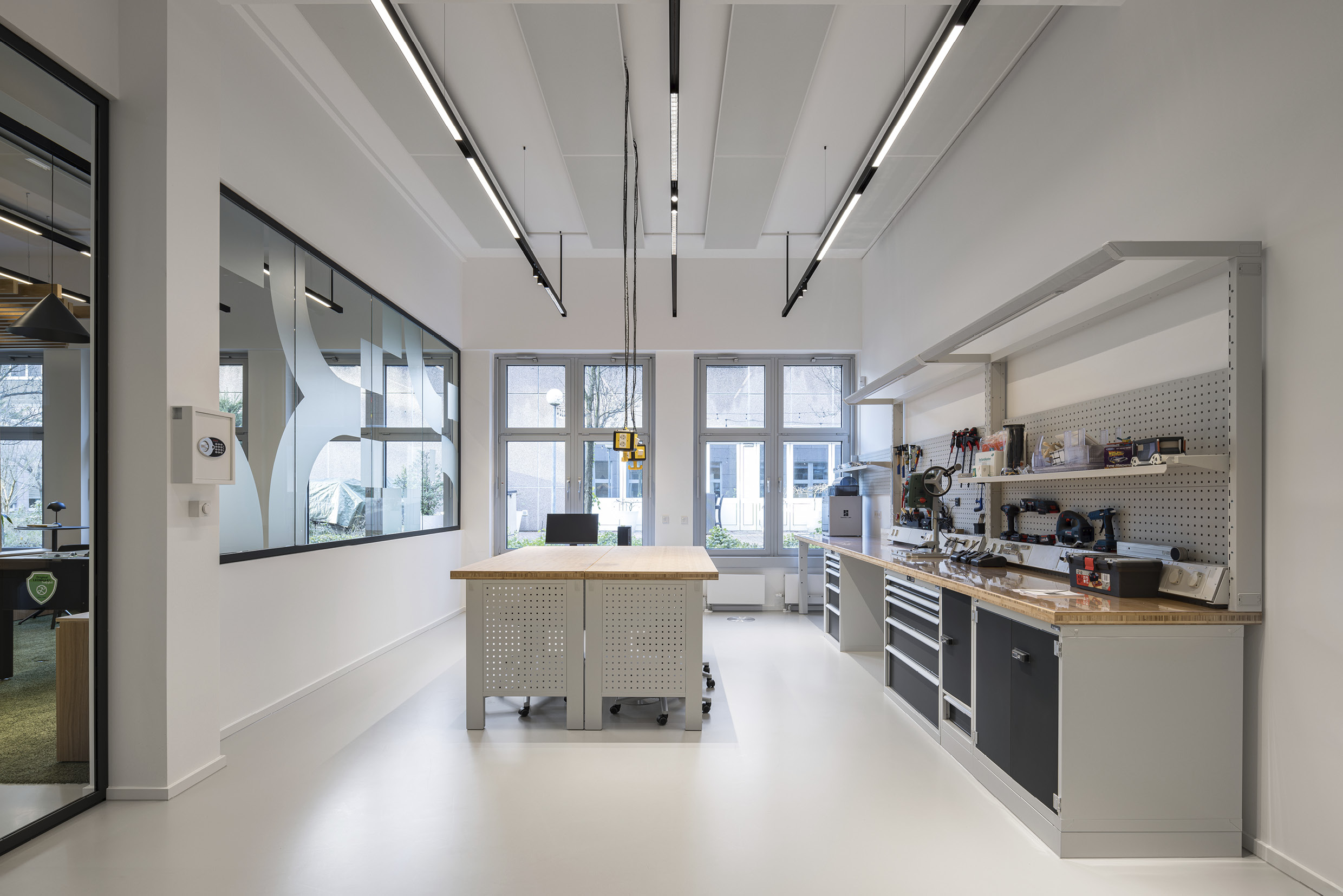 현대자동차그룹 UX 스튜디오 프랑크푸르트에 있는 워크샵 공간의 모습