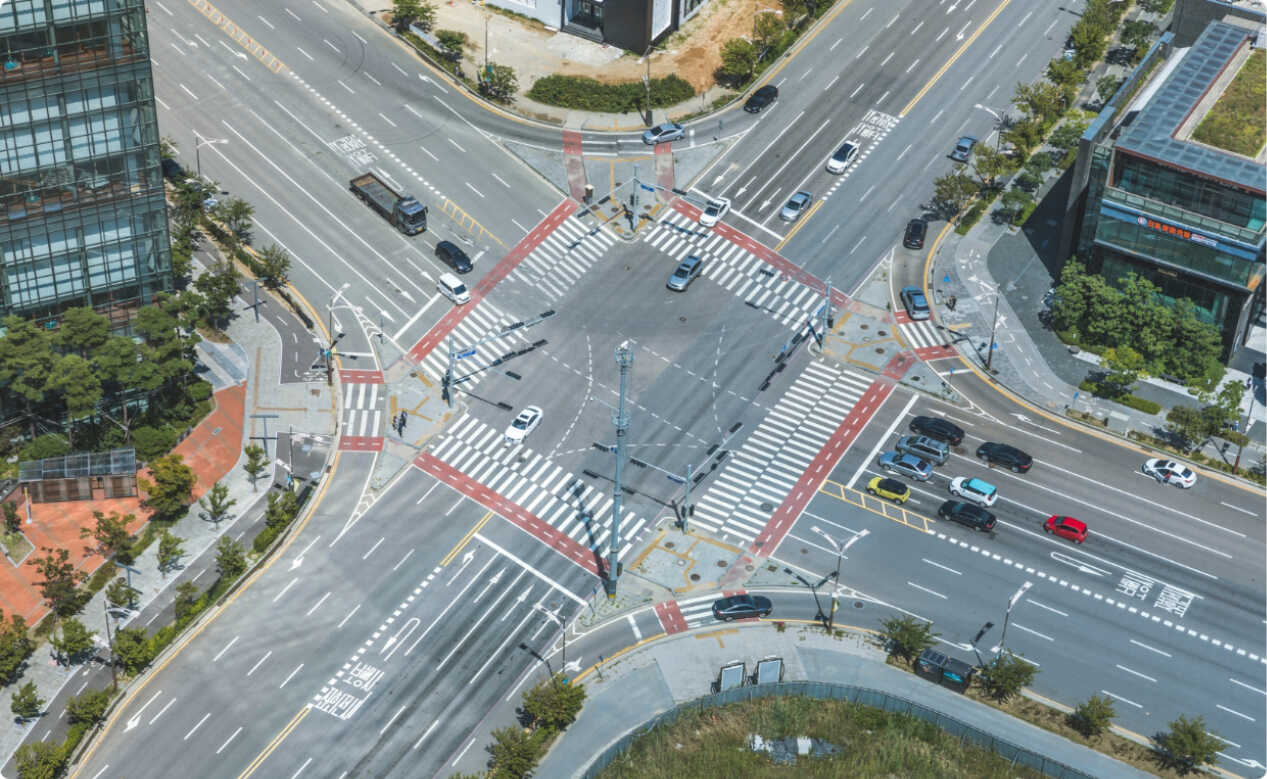 큰 교차로를 하늘에서 내려다 본 모습