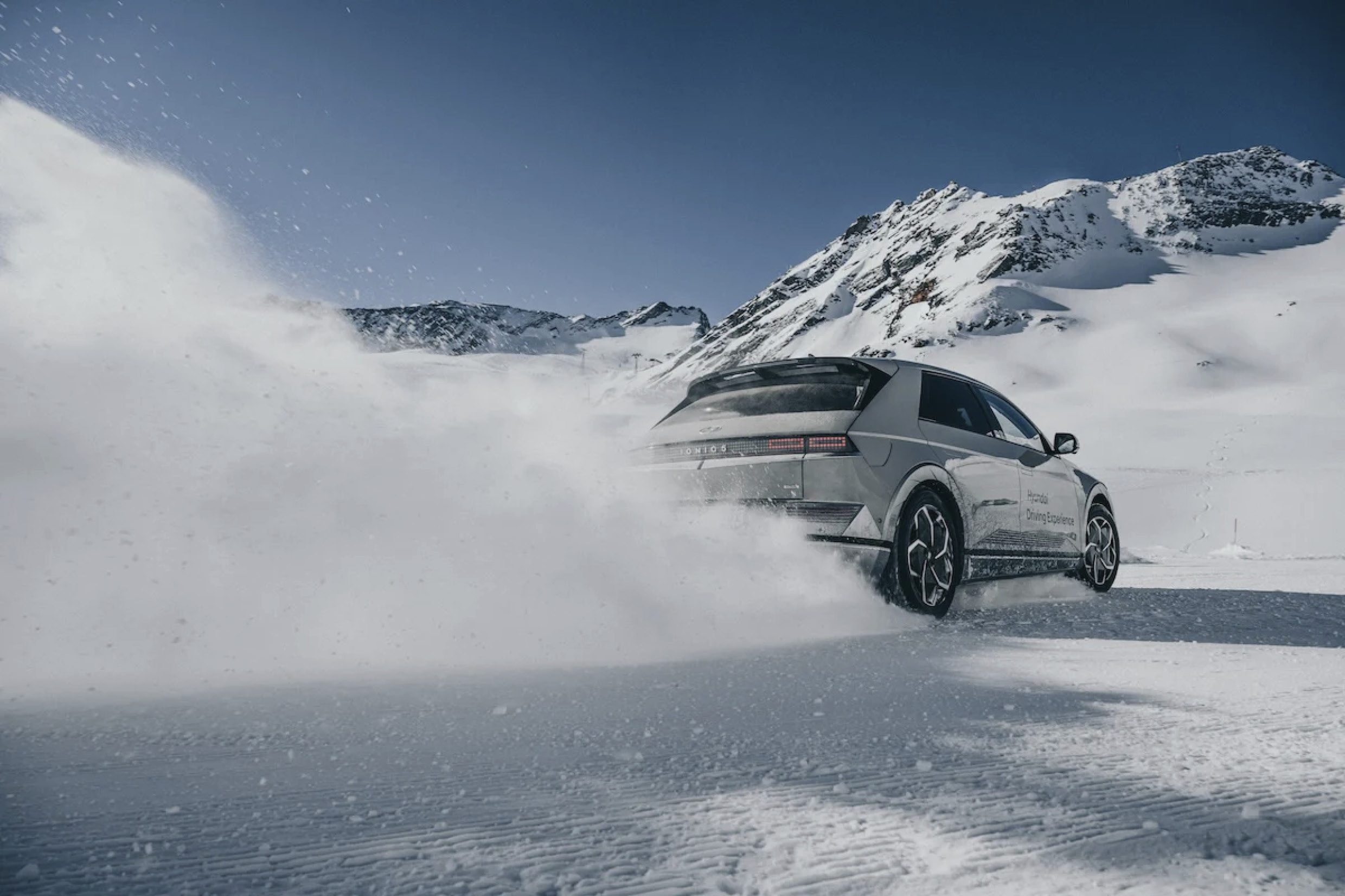 눈 위를 달리는 아이오닉 5