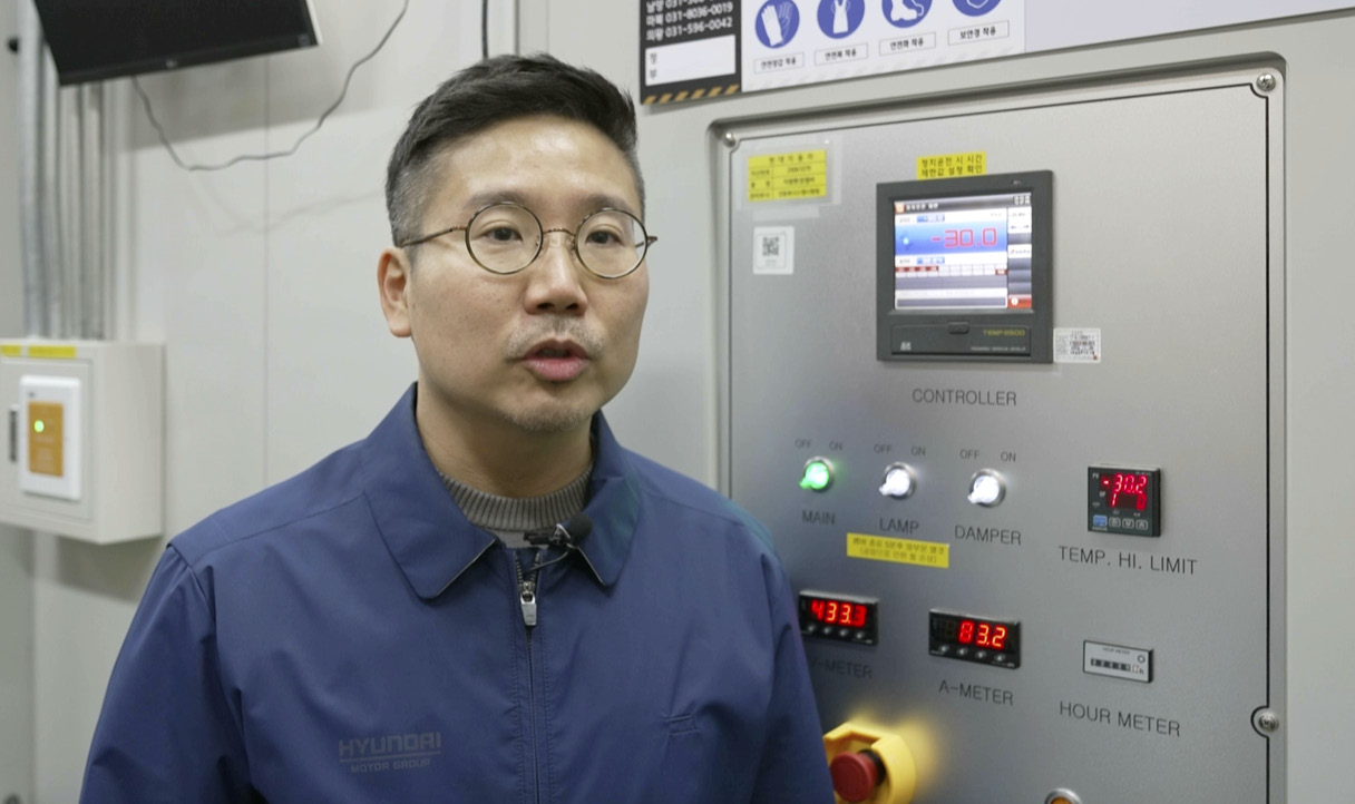 서원우 파트장이 인터뷰에 응하고 있다