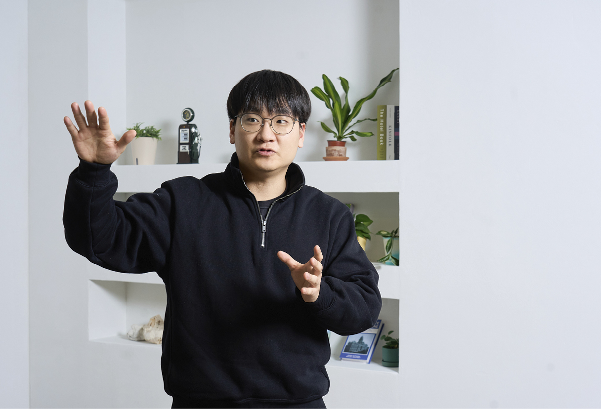 이번 연구 개발 성과에 대해 설명하는 연구원