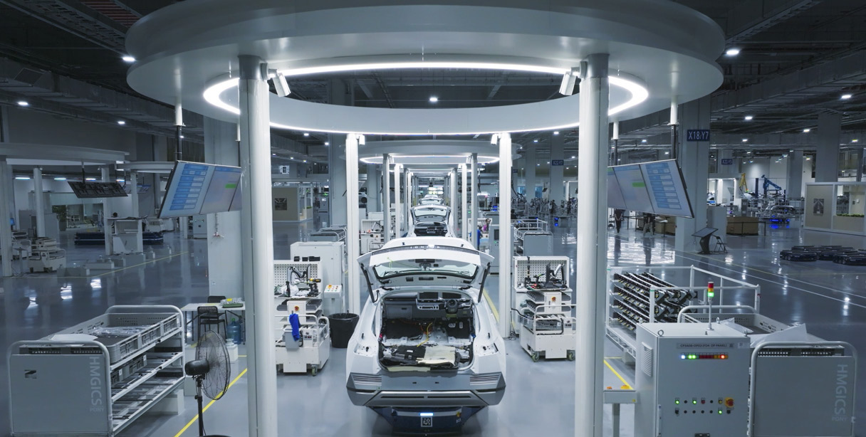 현대자동차그룹 싱가포르 글로벌 혁신센터에서 아이오닉 5가 생산되는 모습