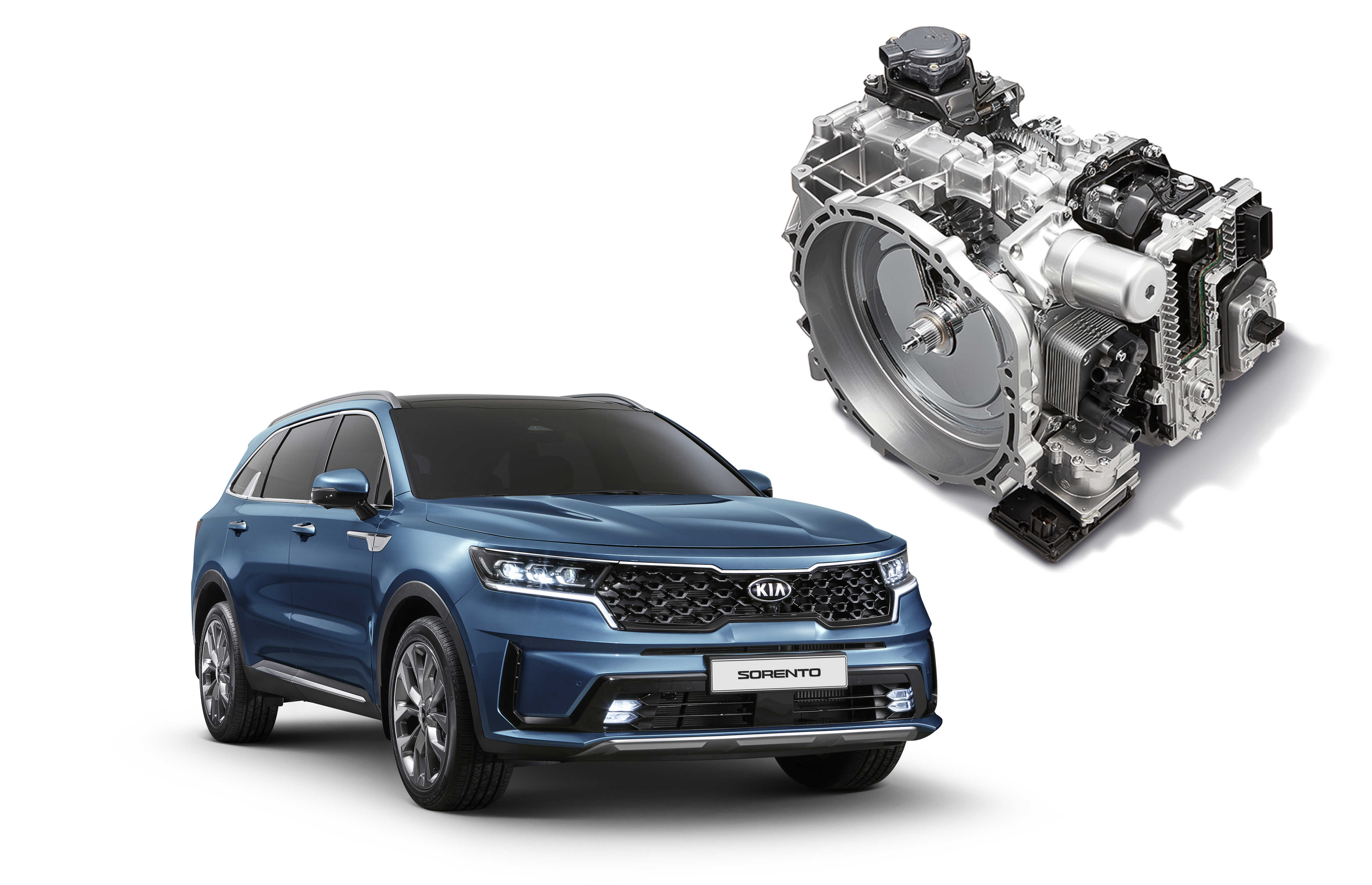 파란색 SUV 전측면 모습과 변속기 부품을 상단에서 내려다 본 모습