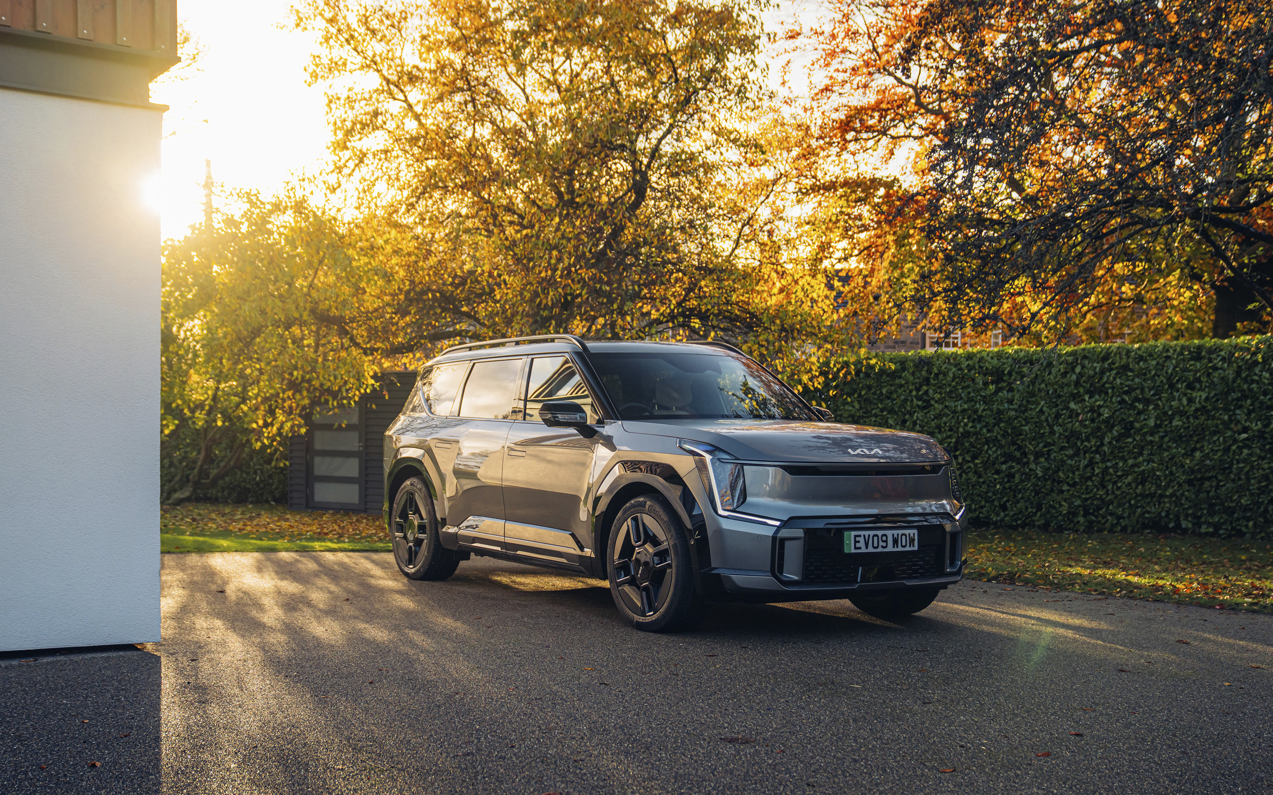 기아 EV9의 전측면 모습