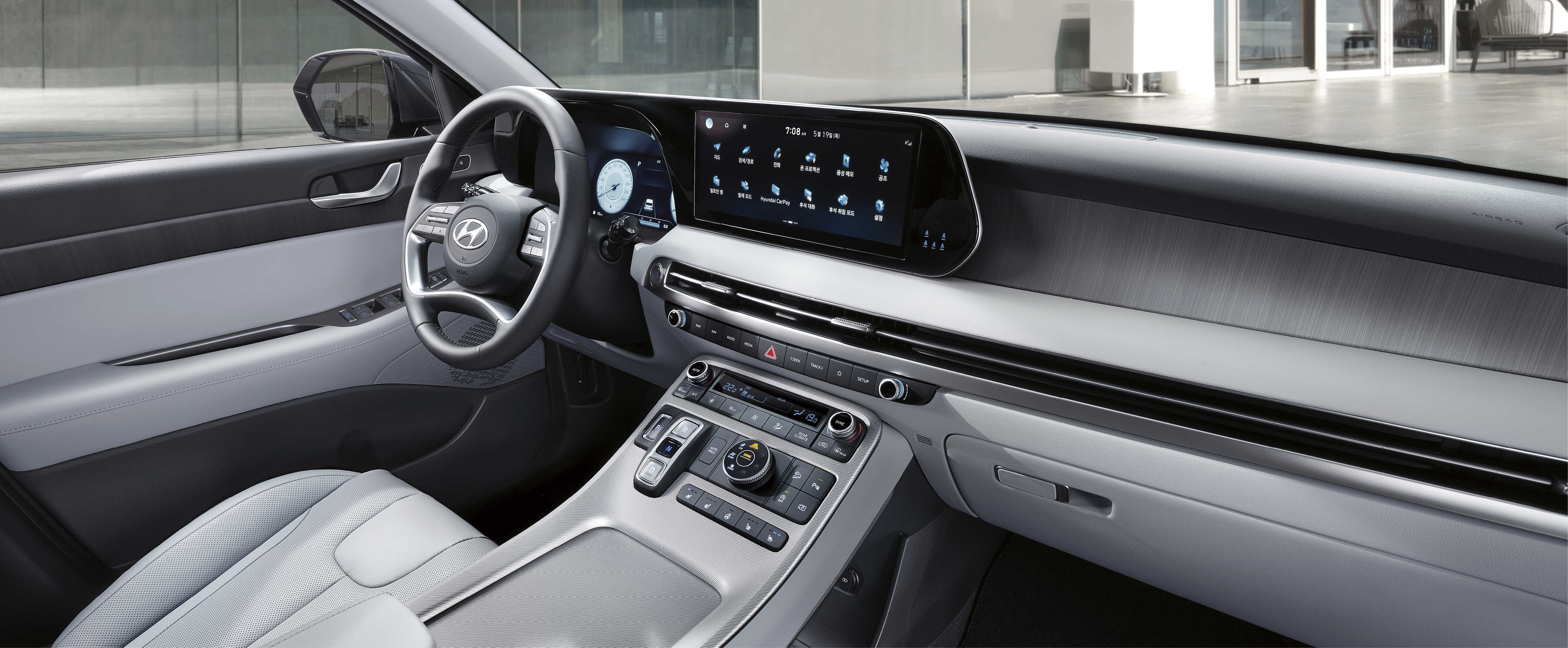 팰리세이드 그레이 실내 1열 대시보드 측면에서 바라본 모습
