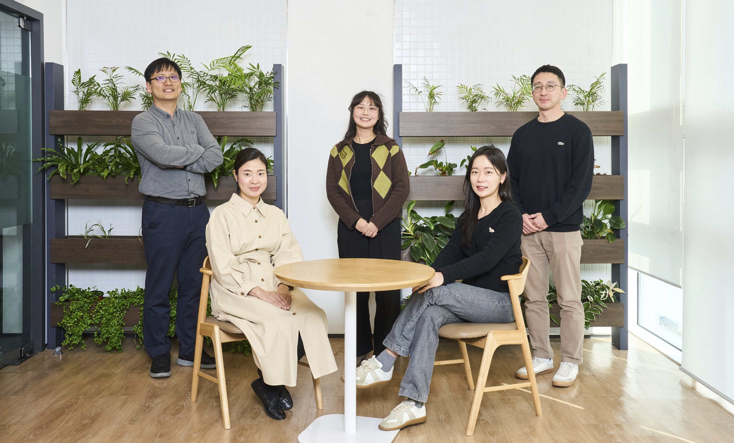 맛집 로드 서비스 개발을 담당한 연구원들의 모습