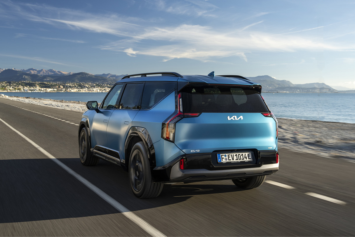 기아 EV9의 주행 모습