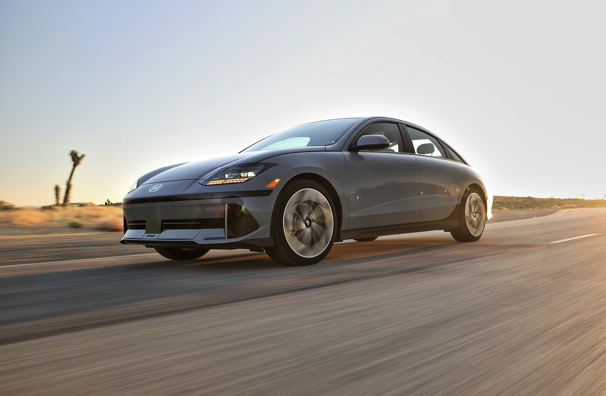 현대자동차 아이오닉 6의 주행 모습