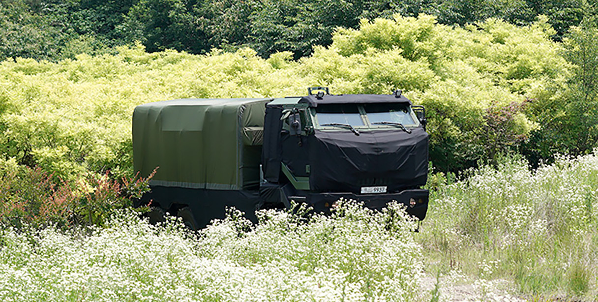 시험 중인  방탄킷 사양의 5톤 중형표준차량