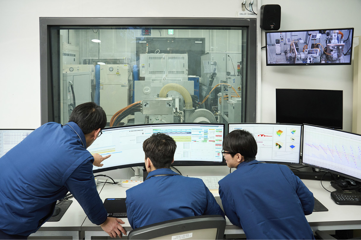 동력계 시험 중인 연구원들의 모습